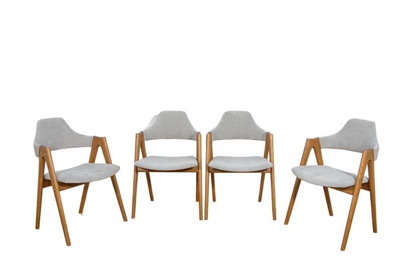 Komplet czterech krzeseł Compass, dąb jasny, tkanina szara, proj. K. Kristiansen, Dania, lata 60.