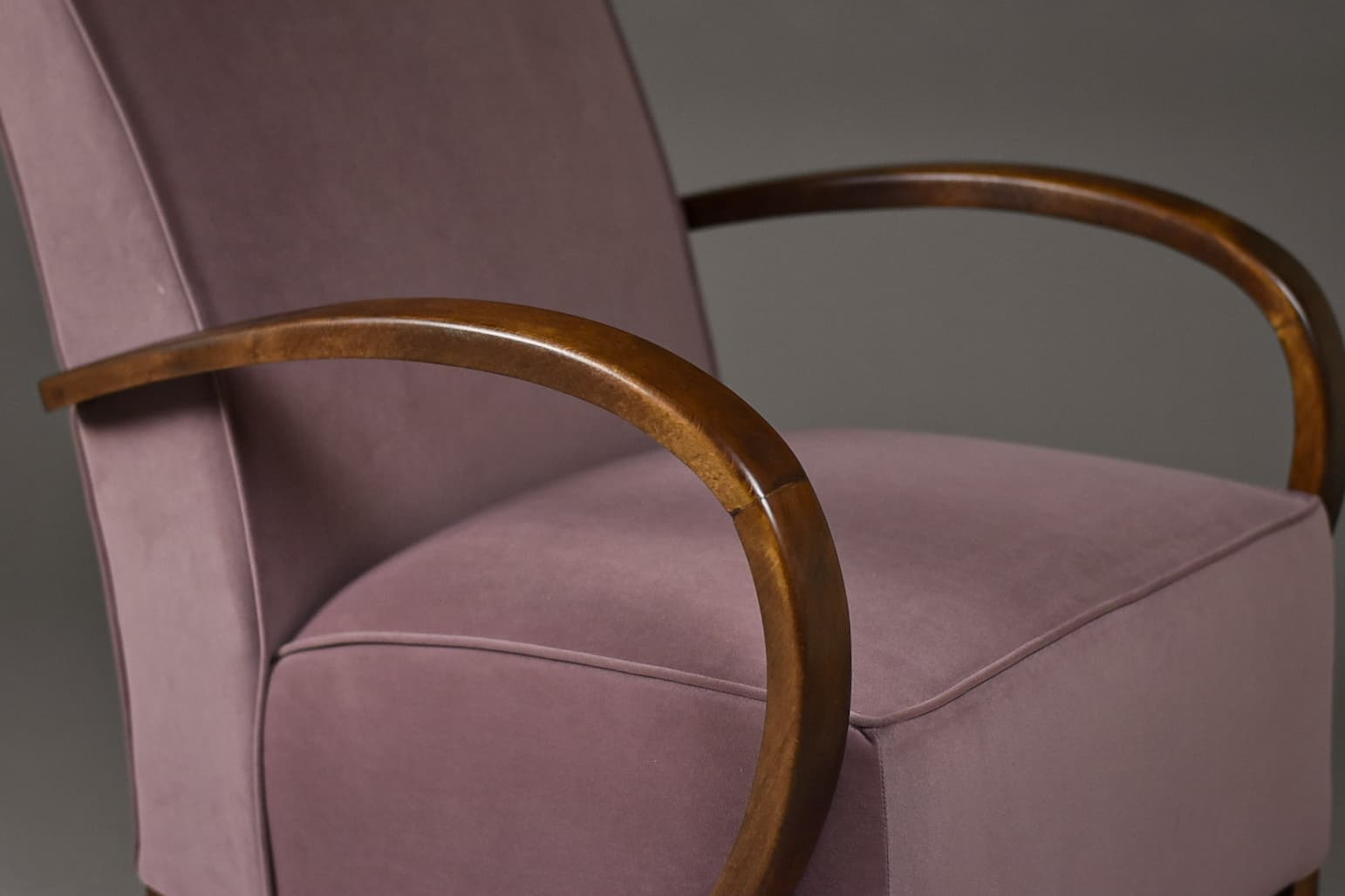 Fotel klubowy Art Déco, velvet fioletowy, drewno brązowy, Polska, lata 30. - 224564