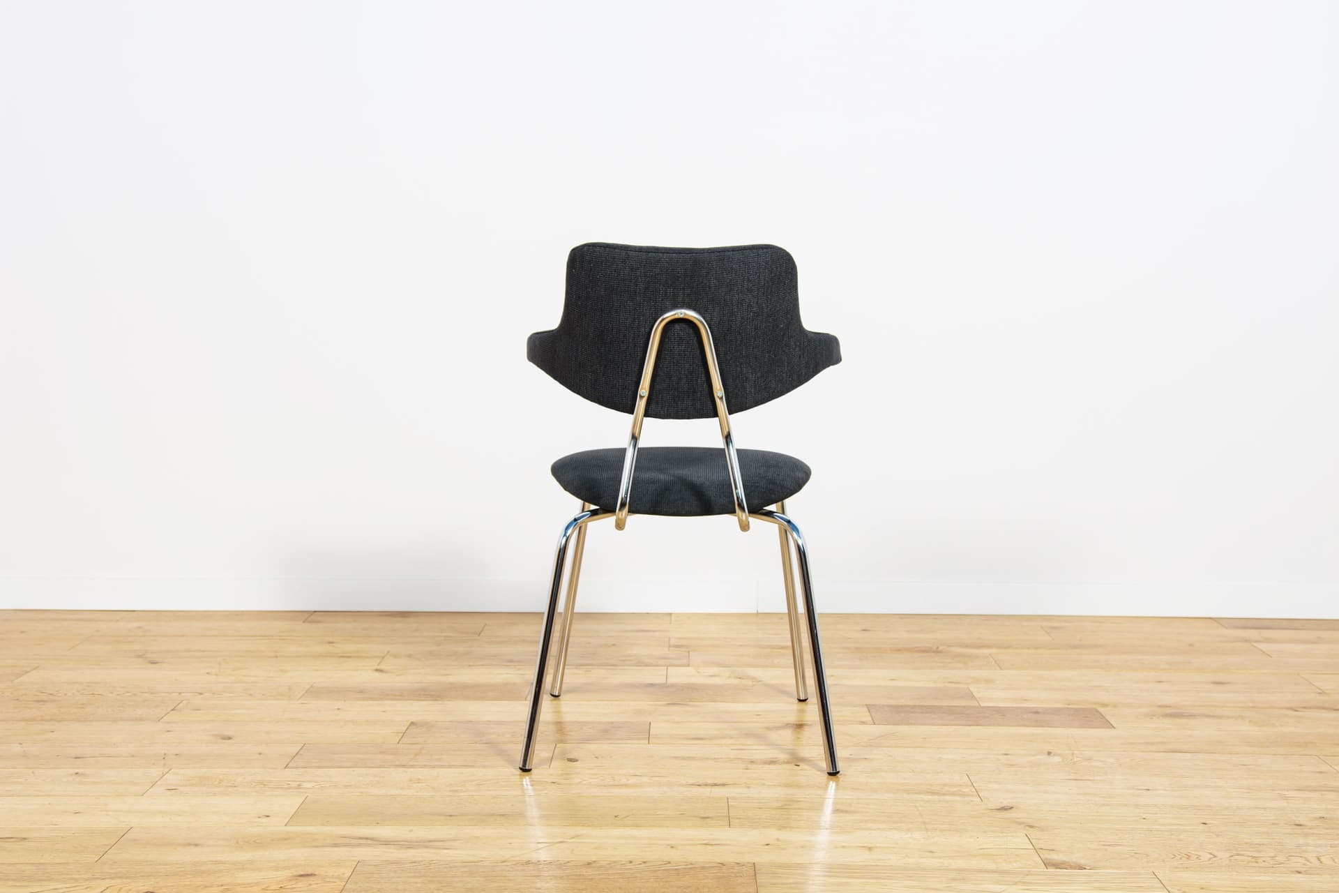 Komplet ośmiu krzeseł VL118, tkanina czarna, chrom, proj. V. Larsen, dla Vermund Larsen A/S, Dania, lata 60. - 224637