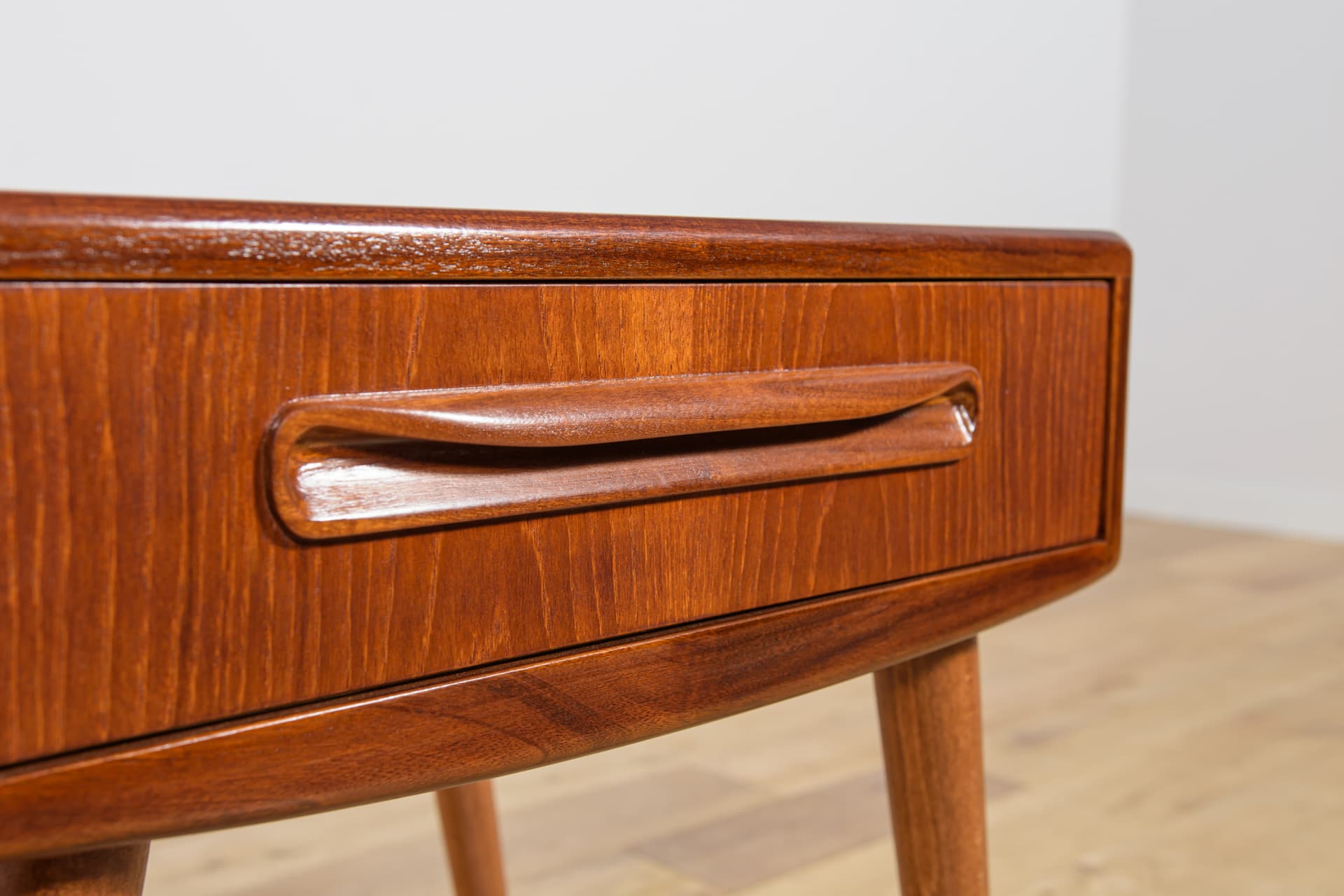 Para szafek nocnych, teak brązowy, proj. V. Wilkins, G-Plan, Wielka Brytania, lata 60. - 224713