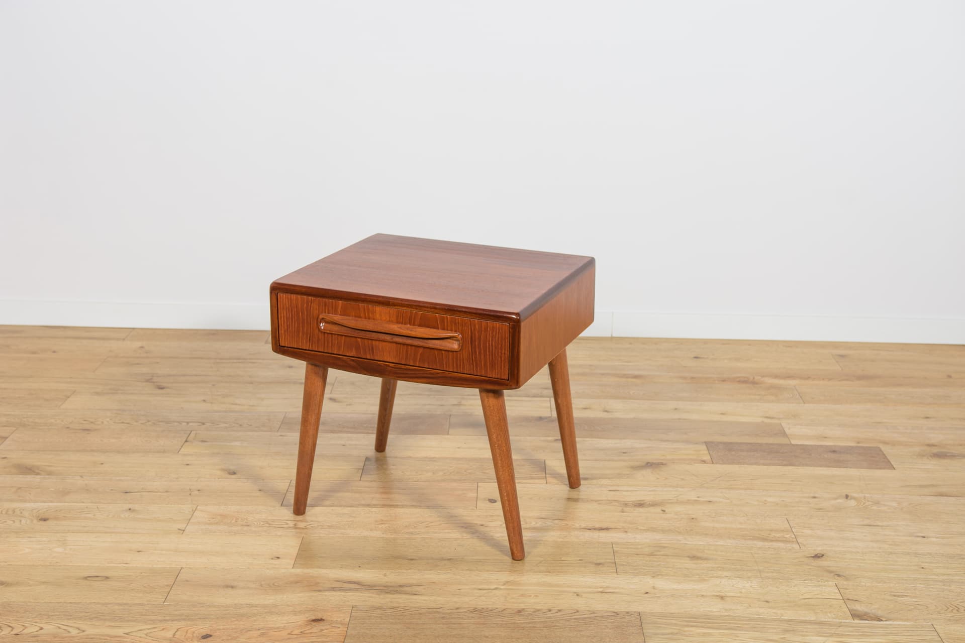 Para szafek nocnych, teak brązowy, proj. V. Wilkins, G-Plan, Wielka Brytania, lata 60. - 224709