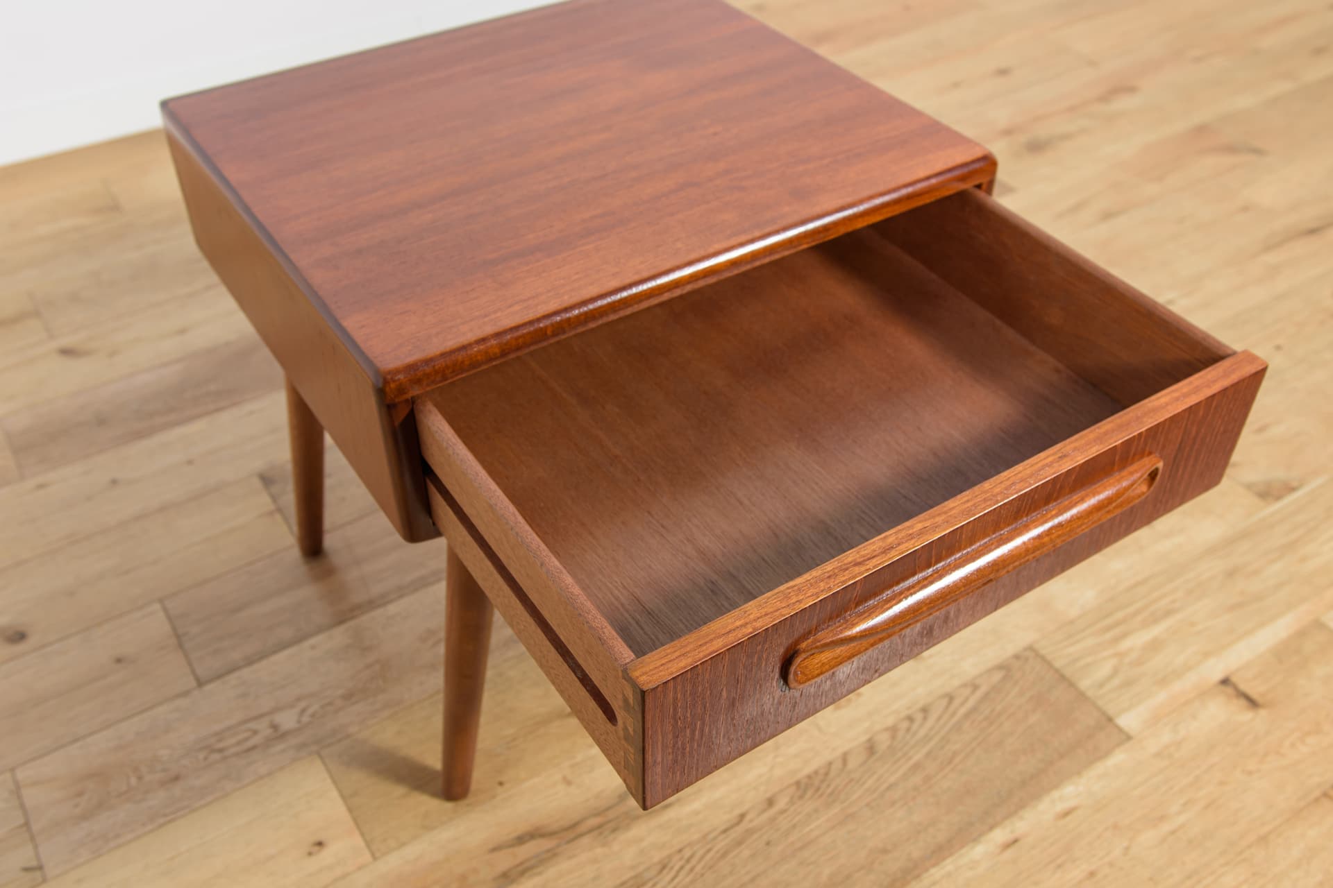 Para szafek nocnych, teak brązowy, proj. V. Wilkins, G-Plan, Wielka Brytania, lata 60. - 224712