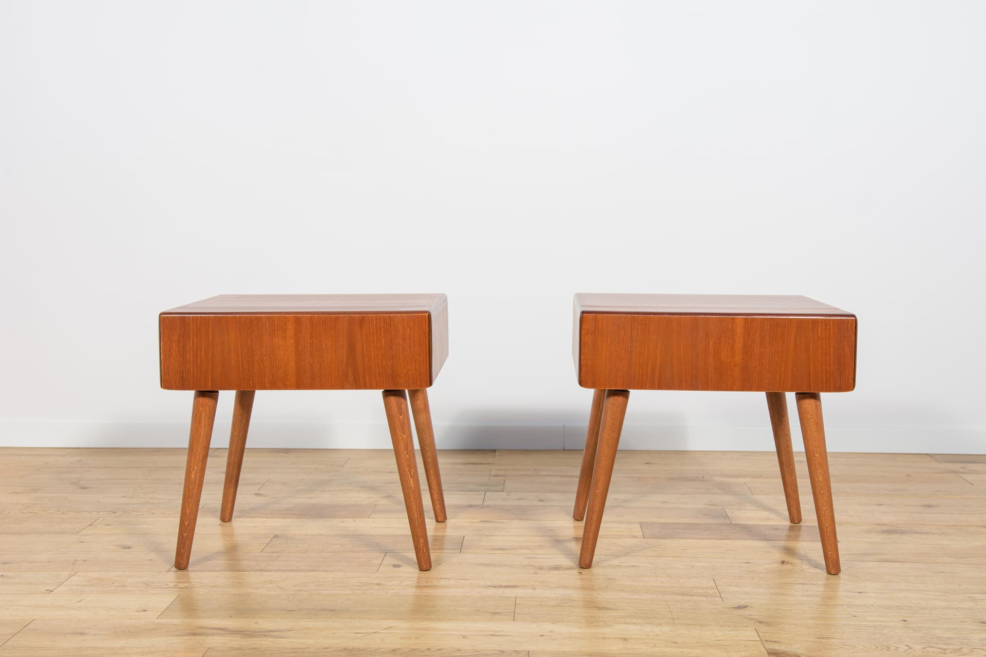 Para szafek nocnych, teak brązowy, proj. V. Wilkins, G-Plan, Wielka Brytania, lata 60. - 224705