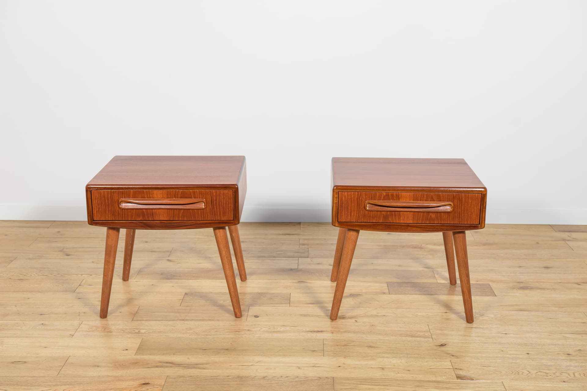 Para szafek nocnych, teak brązowy, proj. V. Wilkins, G-Plan, Wielka Brytania, lata 60. - 224700