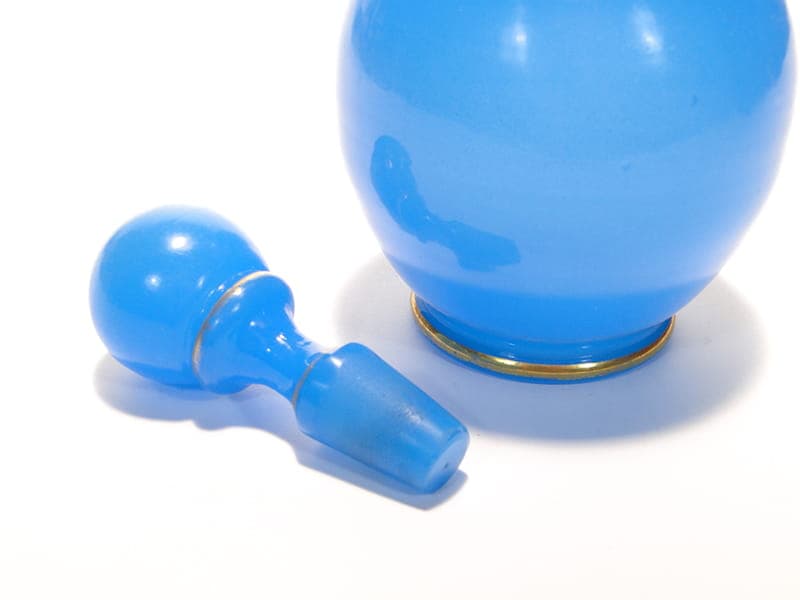 Karafka biedermeier, szkło opalowe błękitne, Austria, XIX w. - 224729