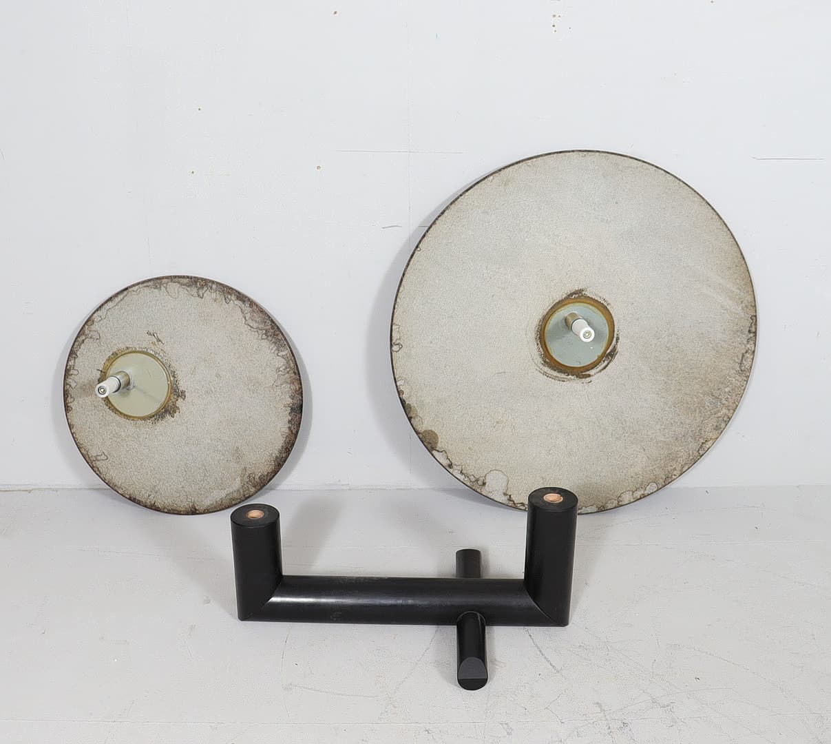 Stolik kawowy granitowy Ø60/90 cm szary, postmodernistyczny, Włochy lata 80. - 225235