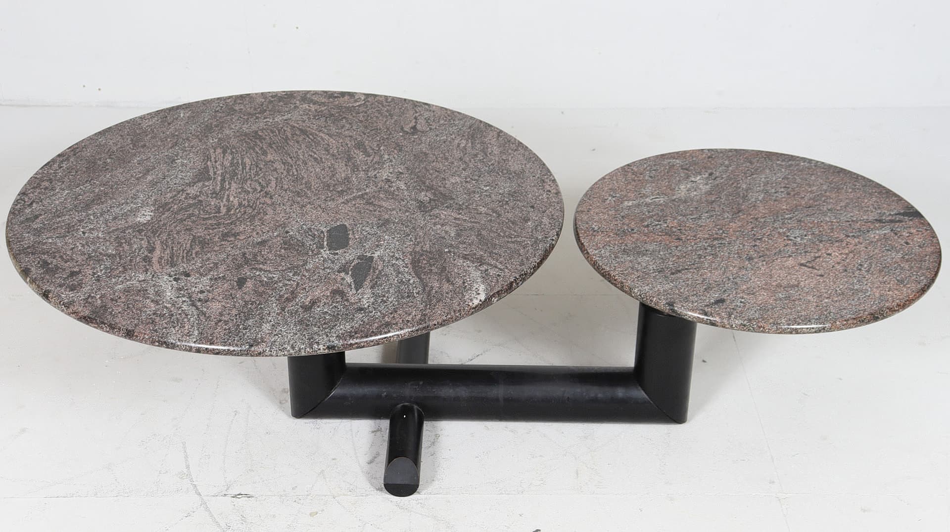 Stolik kawowy granitowy Ø60/90 cm szary, postmodernistyczny, Włochy lata 80. - 225240