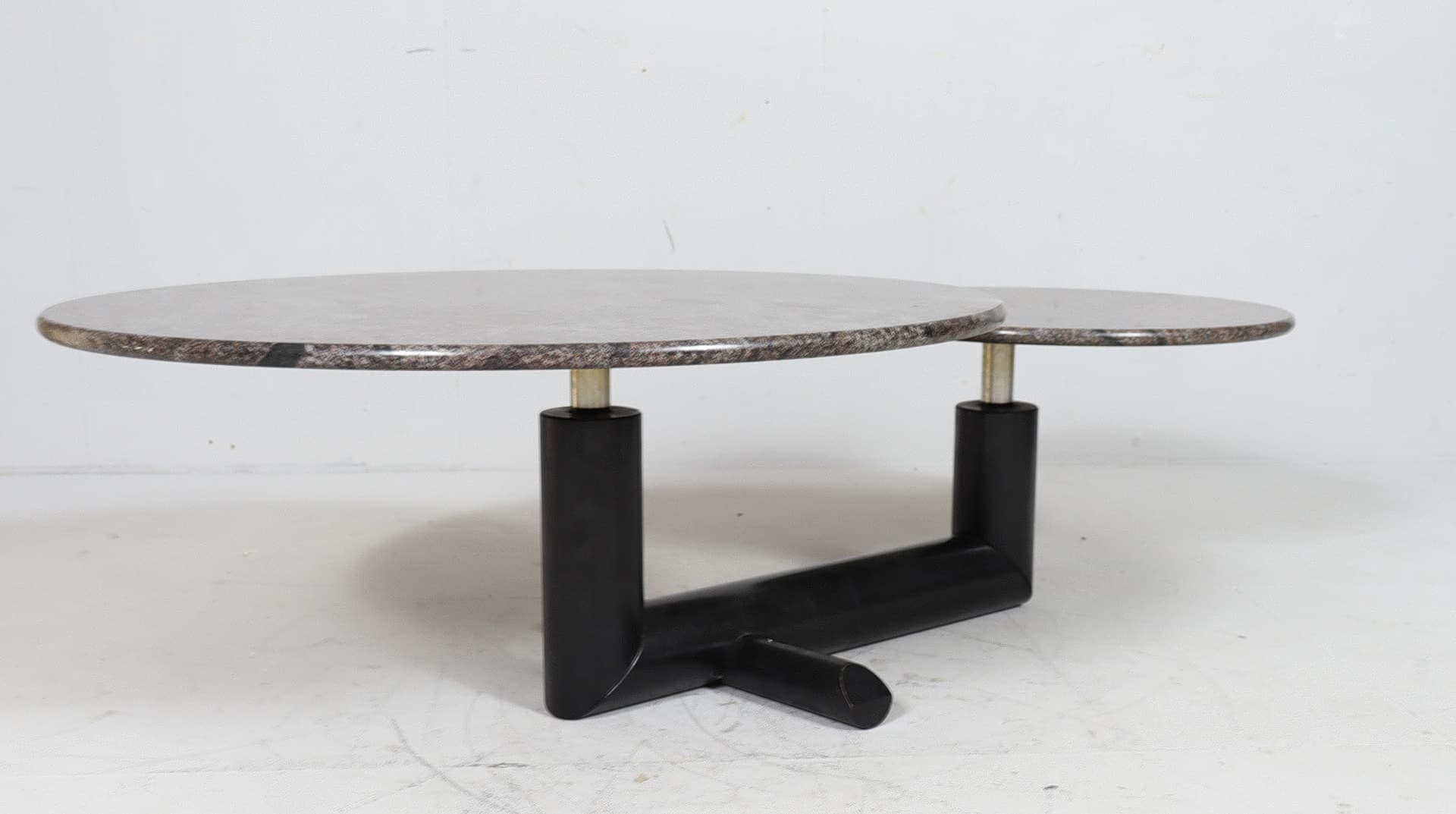 Stolik kawowy granitowy Ø60/90 cm szary, postmodernistyczny, Włochy lata 80. - 225241