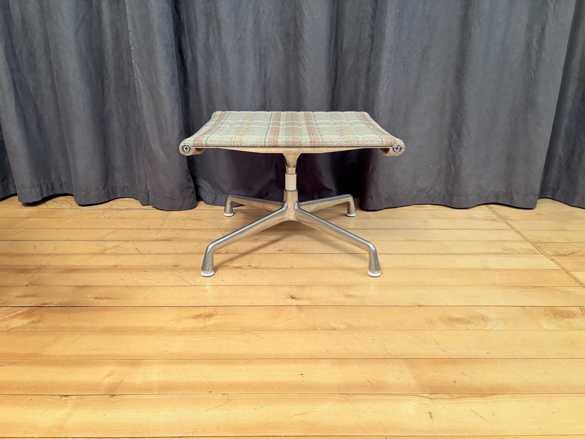 Podnóżek EA 125, multikolor, aluminium, proj. C. & R. Eames, Vitra, Szwajcaria - 225731