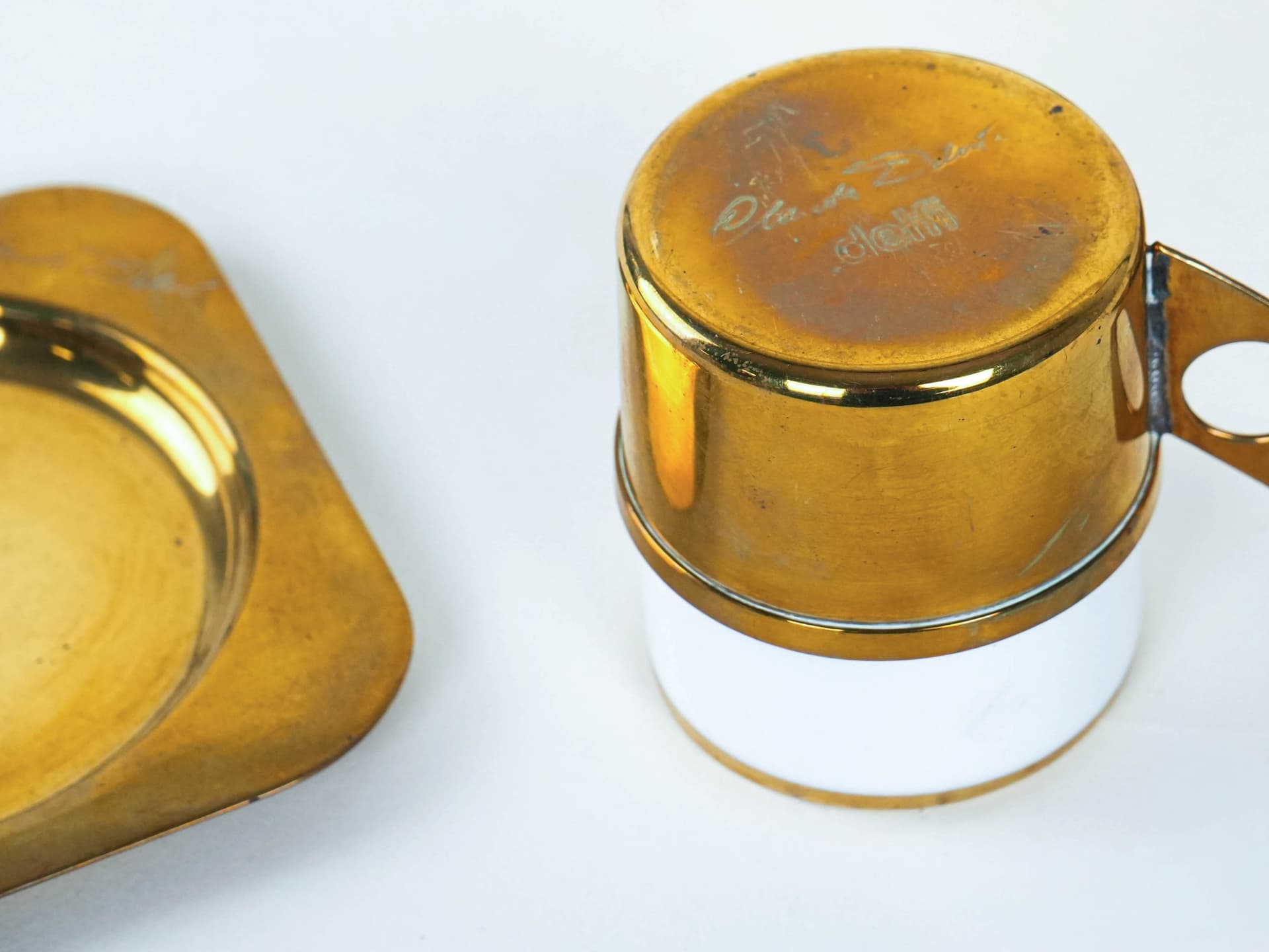 Komplet do kawy, biała porcelana, mosiądz złoty, proj. C. Delvé, Delfi, Włochy, lata 70. - 225772