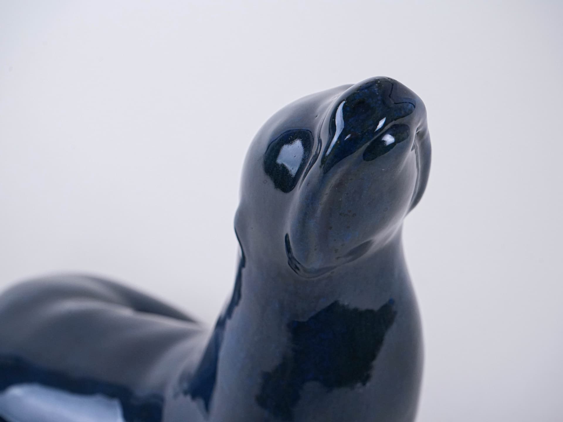 Figurka foka, granatowy, ceramika, Włochy, lata 60. - 225986