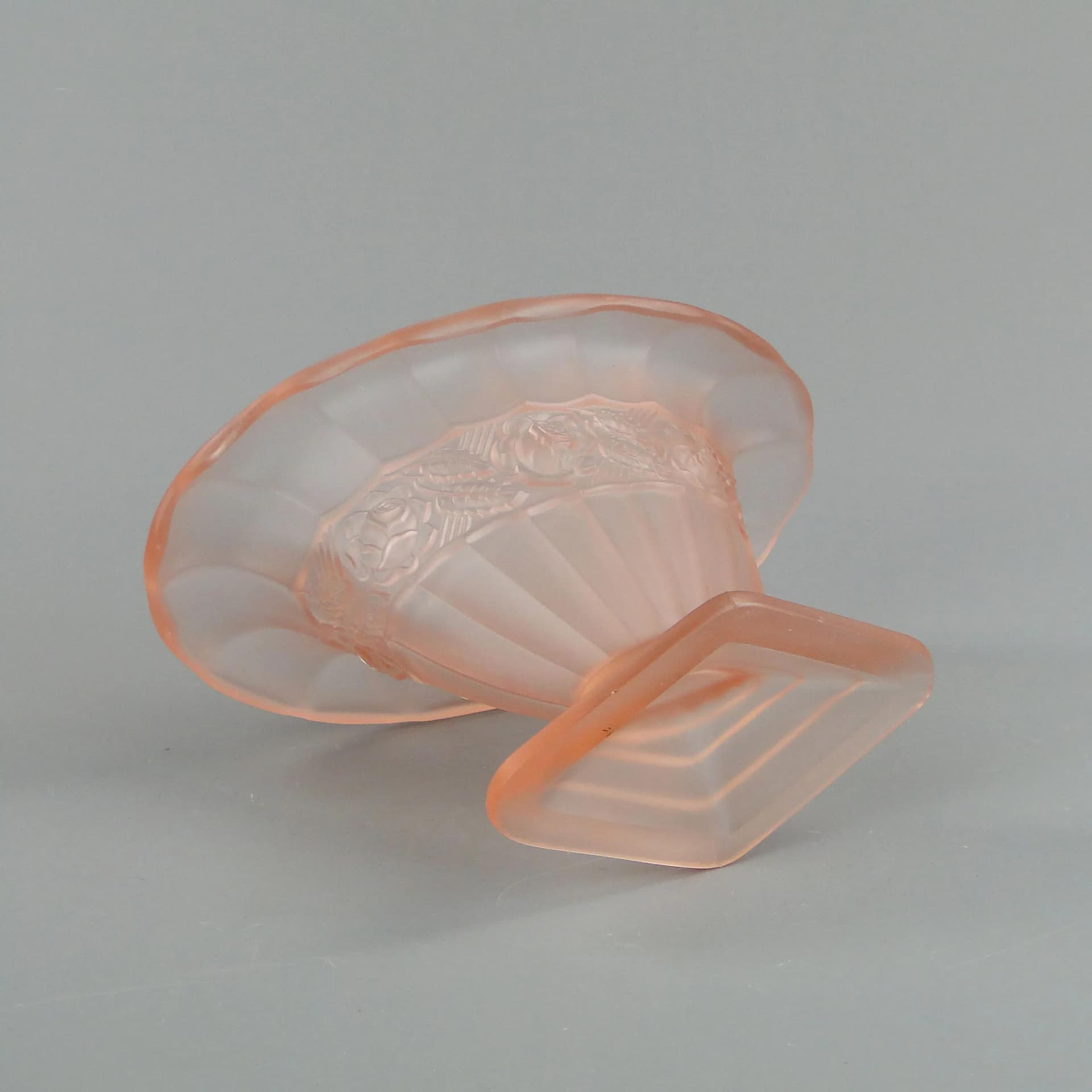 Vase Art Deco, pink matte glass, Hortensja, Poland, 1930s - 16507