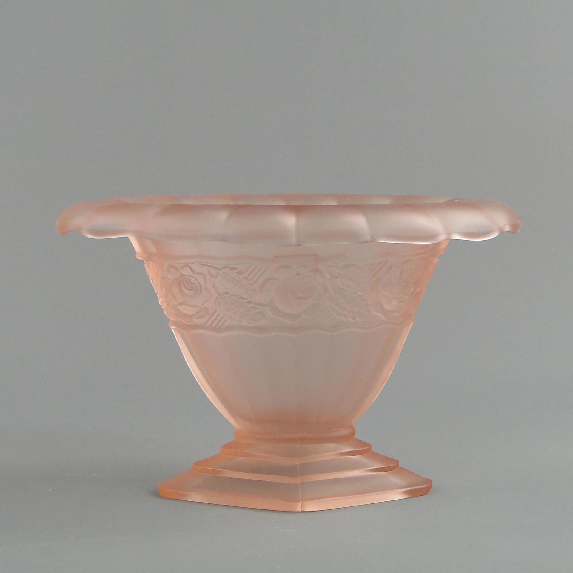 Vase Art Deco, pink matte glass, Hortensja, Poland, 1930s - 16500