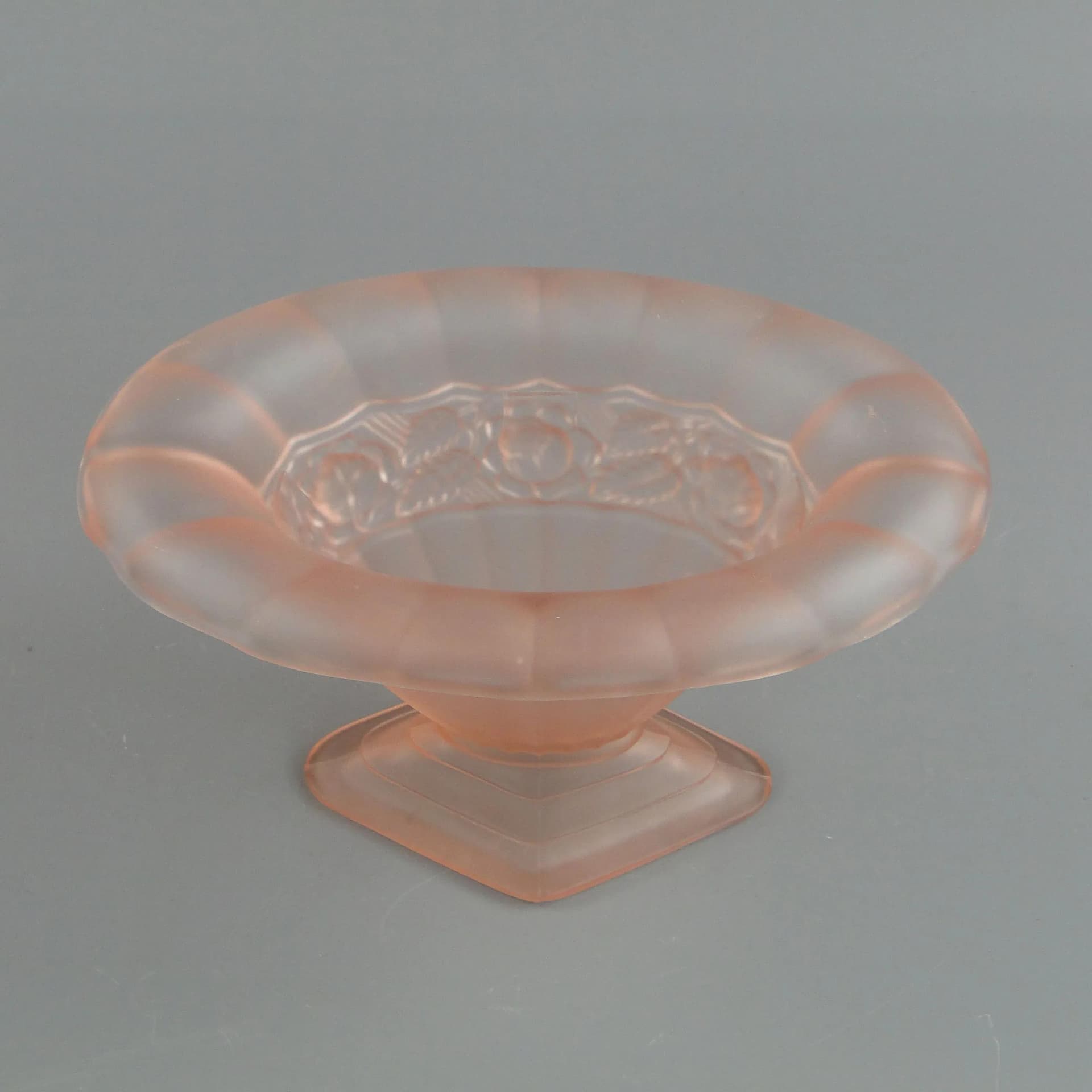 Vase Art Deco, pink matte glass, Hortensja, Poland, 1930s - 16504