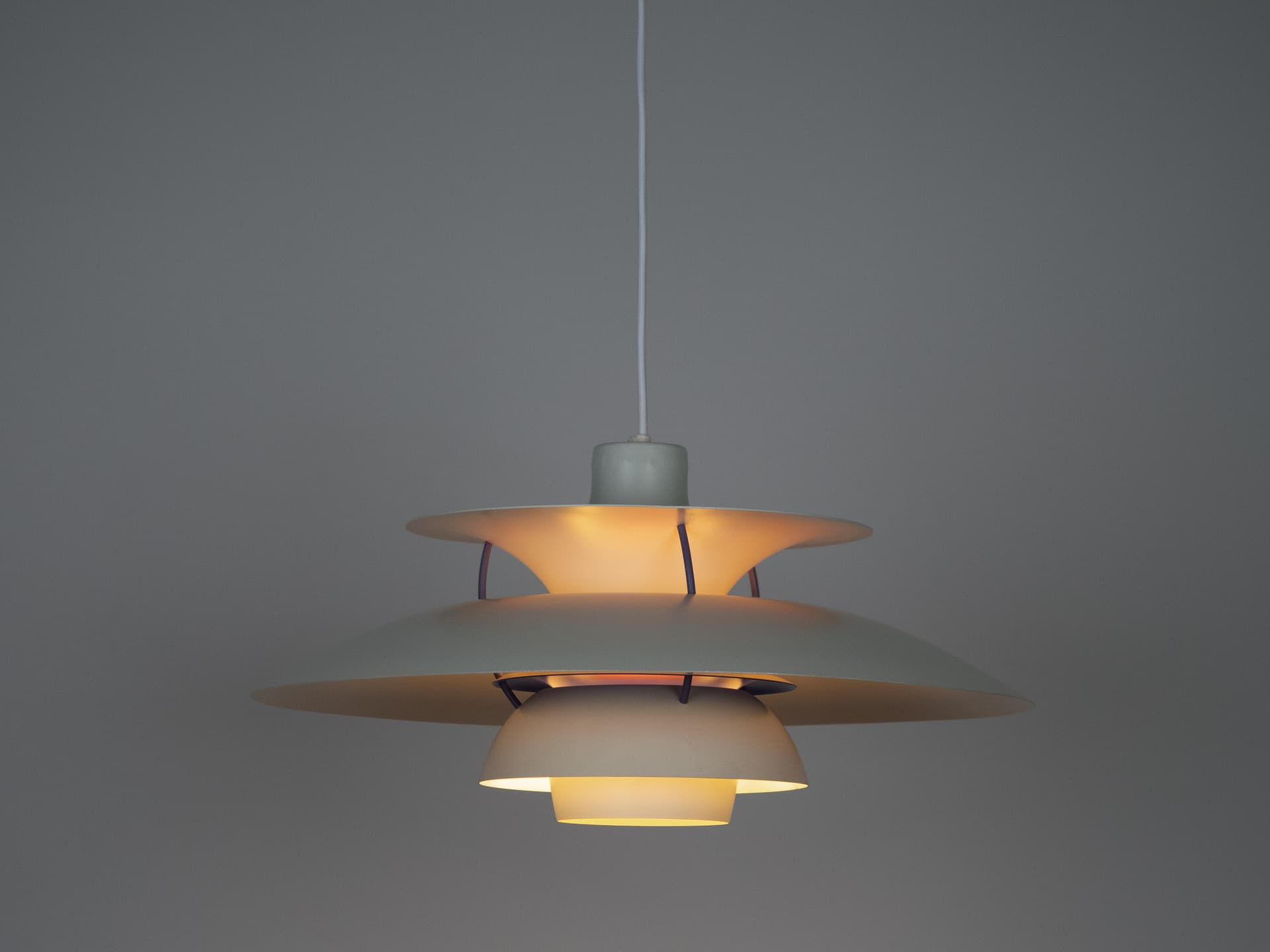 Lampa wisząca PH 5, biały, metal, proj. P. Henningsen, Louis Poulsen, Dania, lata 80. - 226302