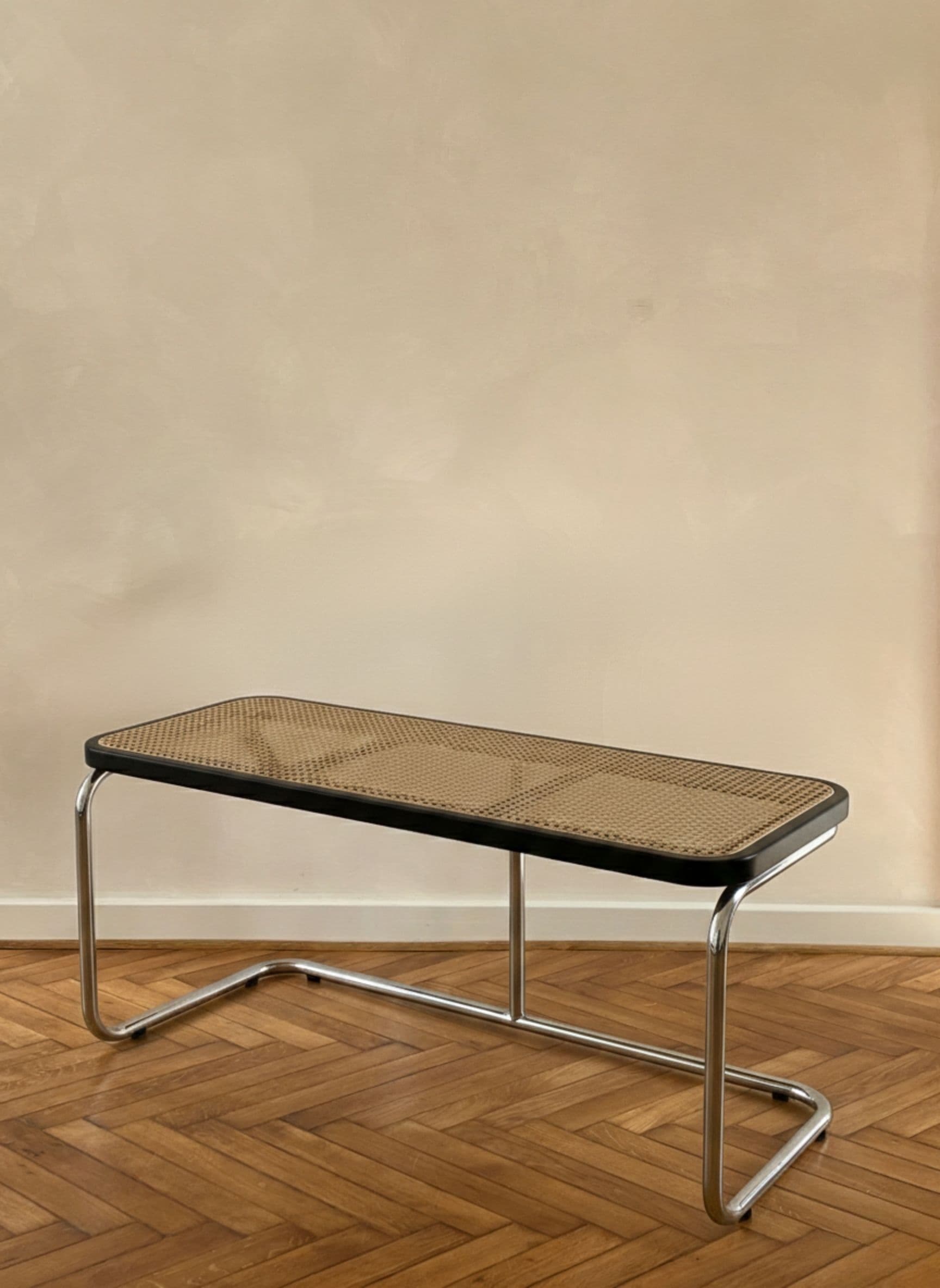 Ławka z giętej stali i plecionki wiedeńskiej wg proj. M. Breuer, Bauhaus, czarna, plecionka, stal - 243230