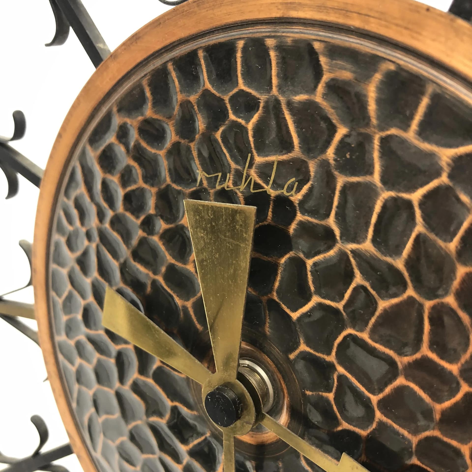 Zegar ścienny brutalistyczny, stal brązowy ciemny, mosiądz złoty, Ruhla Electric, Niemcy, lata 70. - 16589