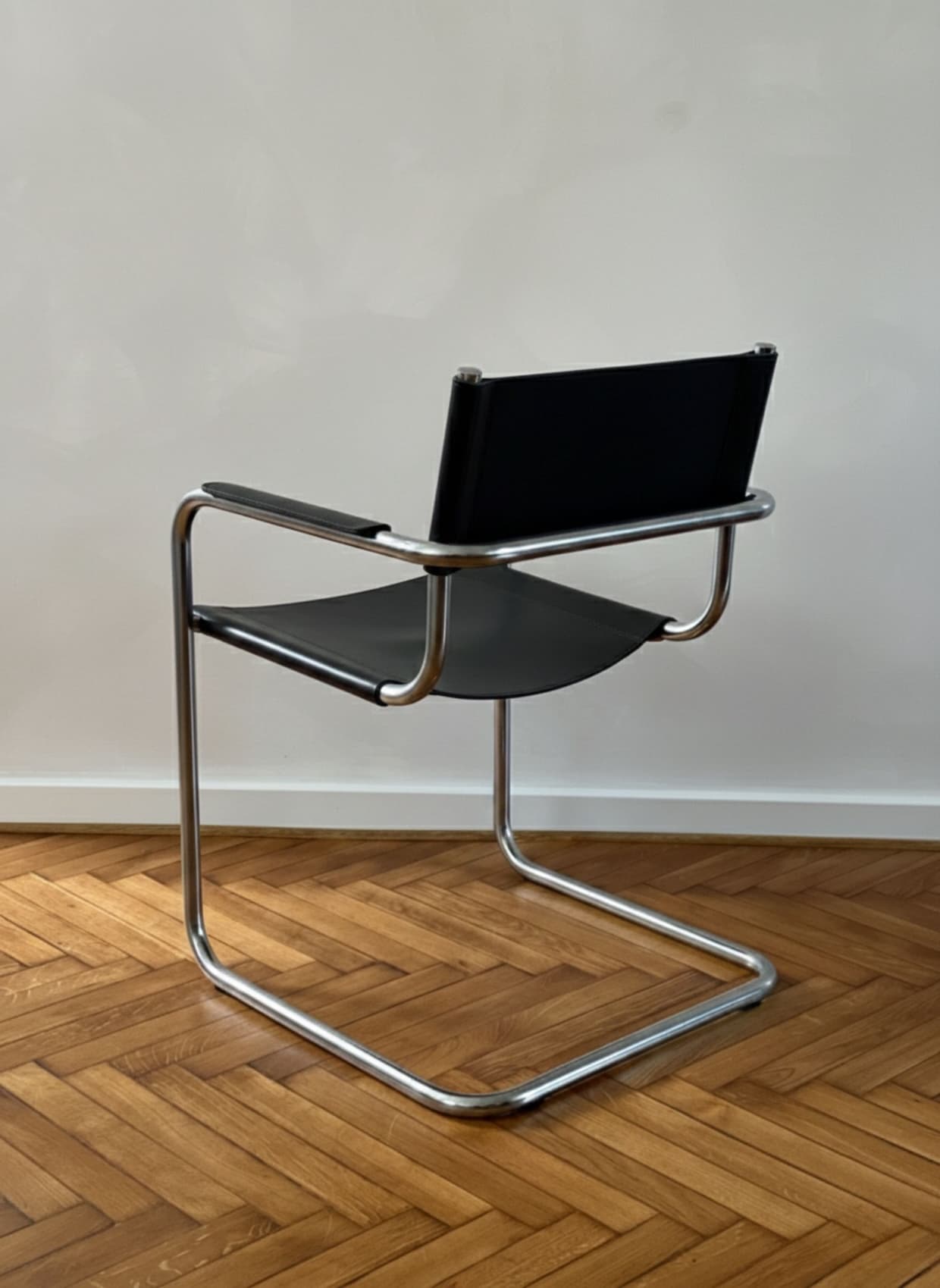 Fotel z giętej stali wg proj. S34, M. Stam, czarny, skóra ekologiczna - 250328