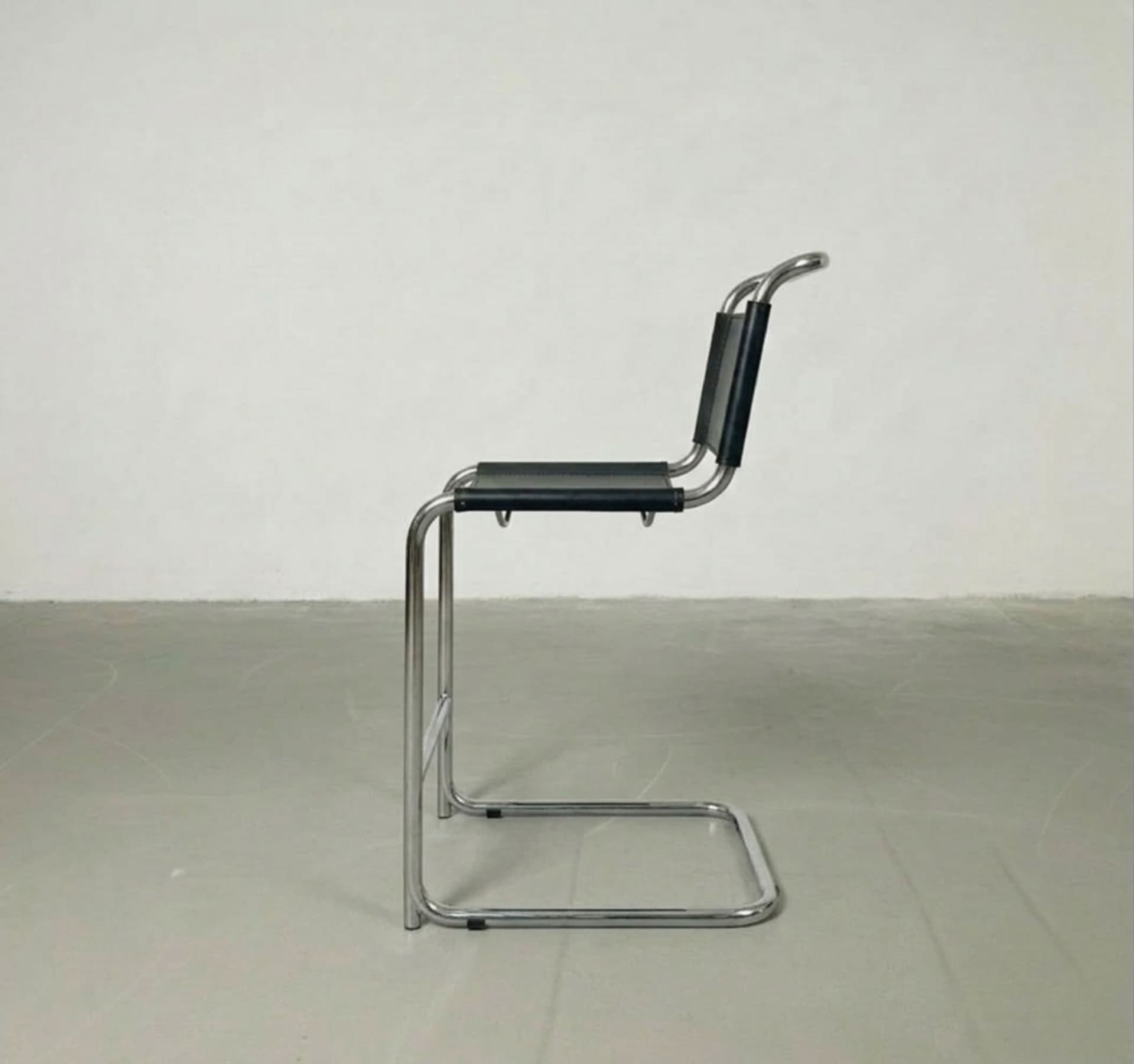 Hoker z giętej stali inspirowany proj. S33 M. Stam, czarny, skóra naturalna - 262135