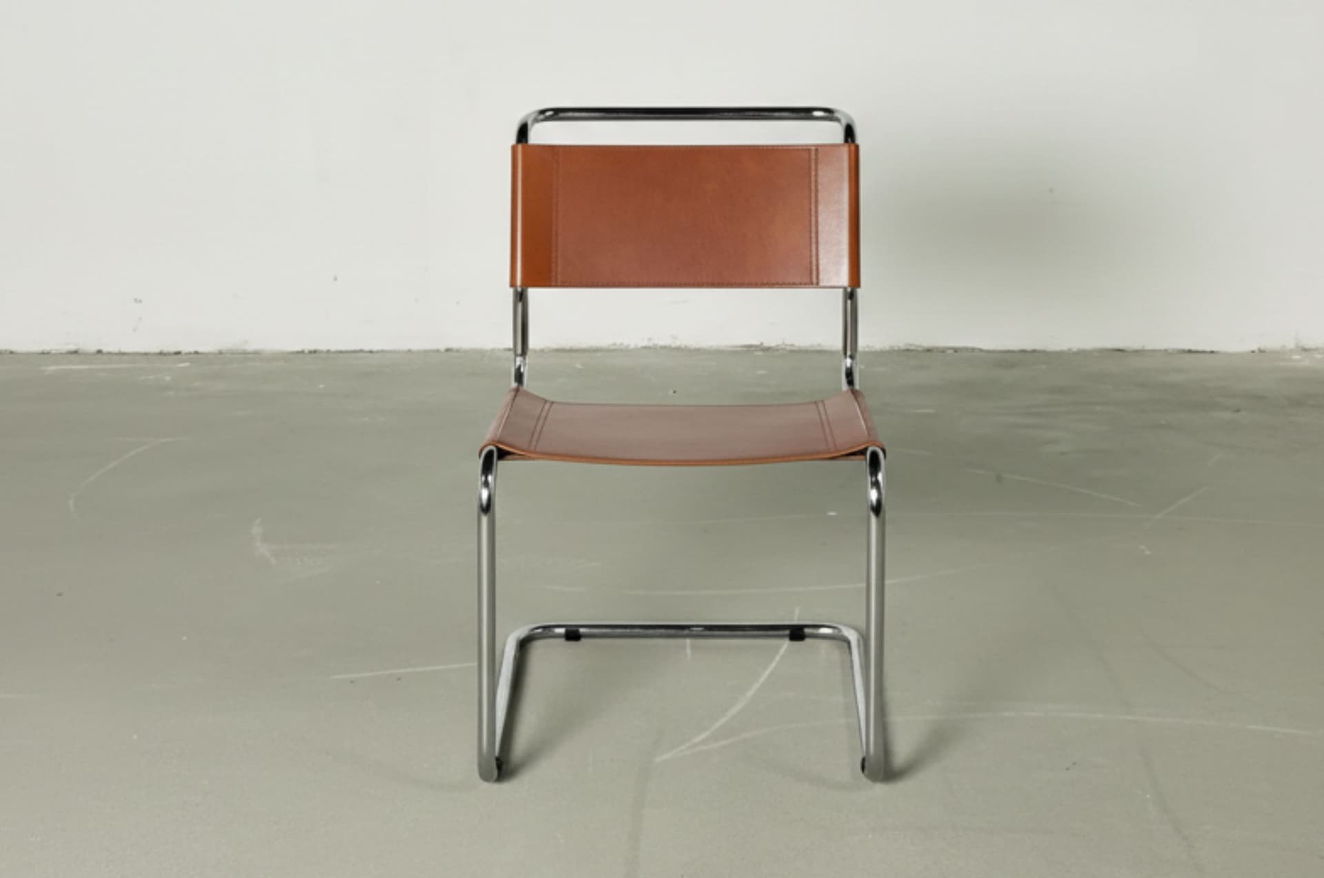 Krzesło z giętej stali wg proj. S33, M. Stam, bordowe, skóra - 240395