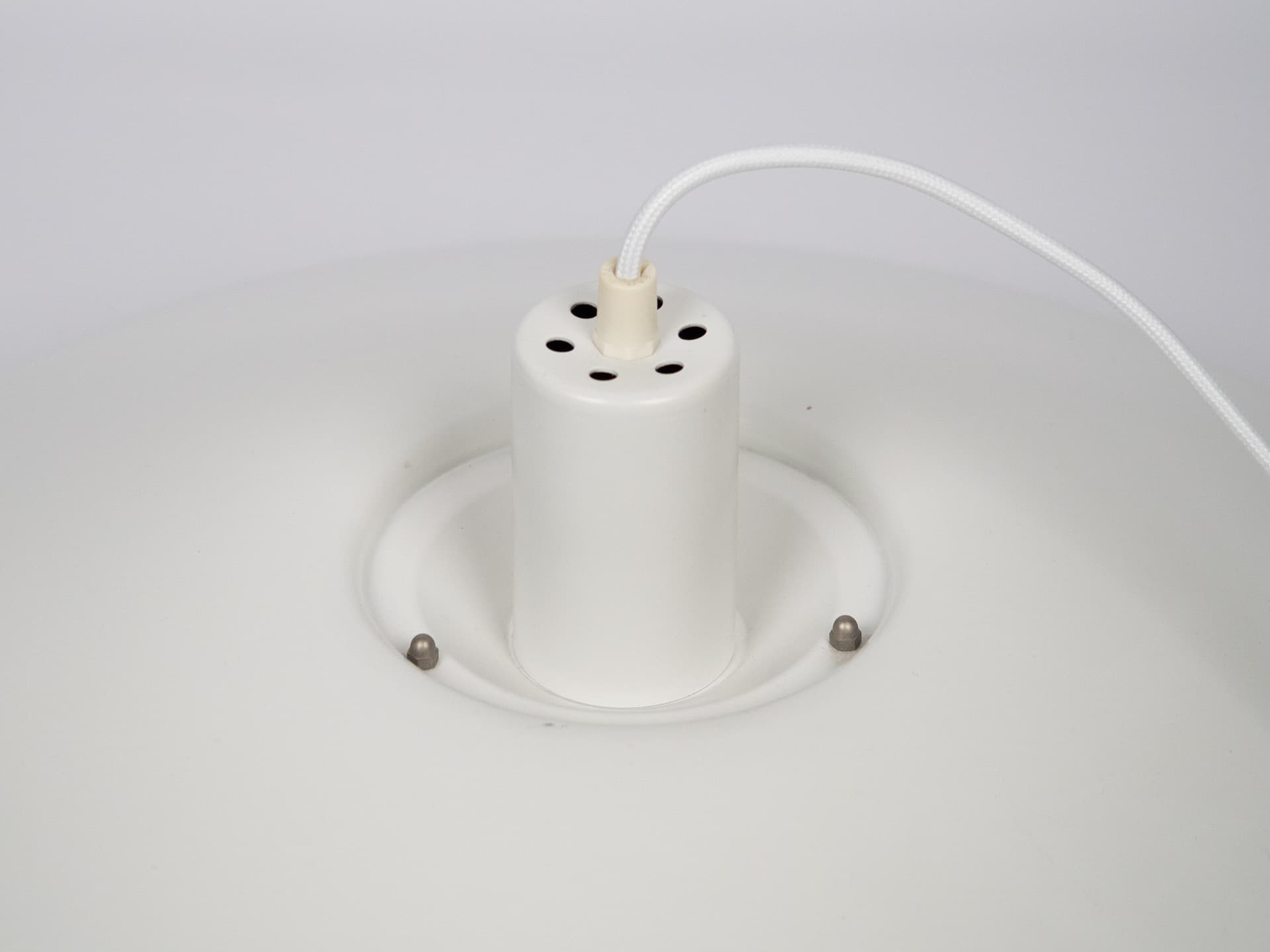 Lampa wisząca, aluminium biały, proj. K. Wiborg, Jeka, Dania, lata 80. - 227055