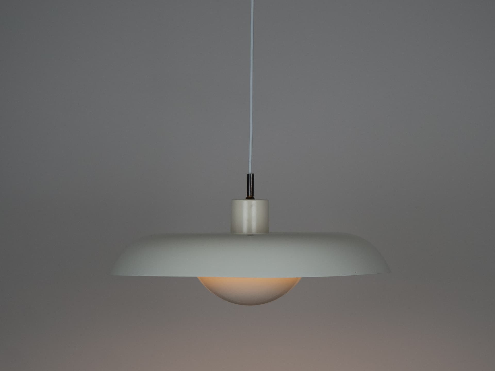 Lampa wisząca RA, biała, proj. P. Hein, Lyfa, Dania, lata 70. - 227166