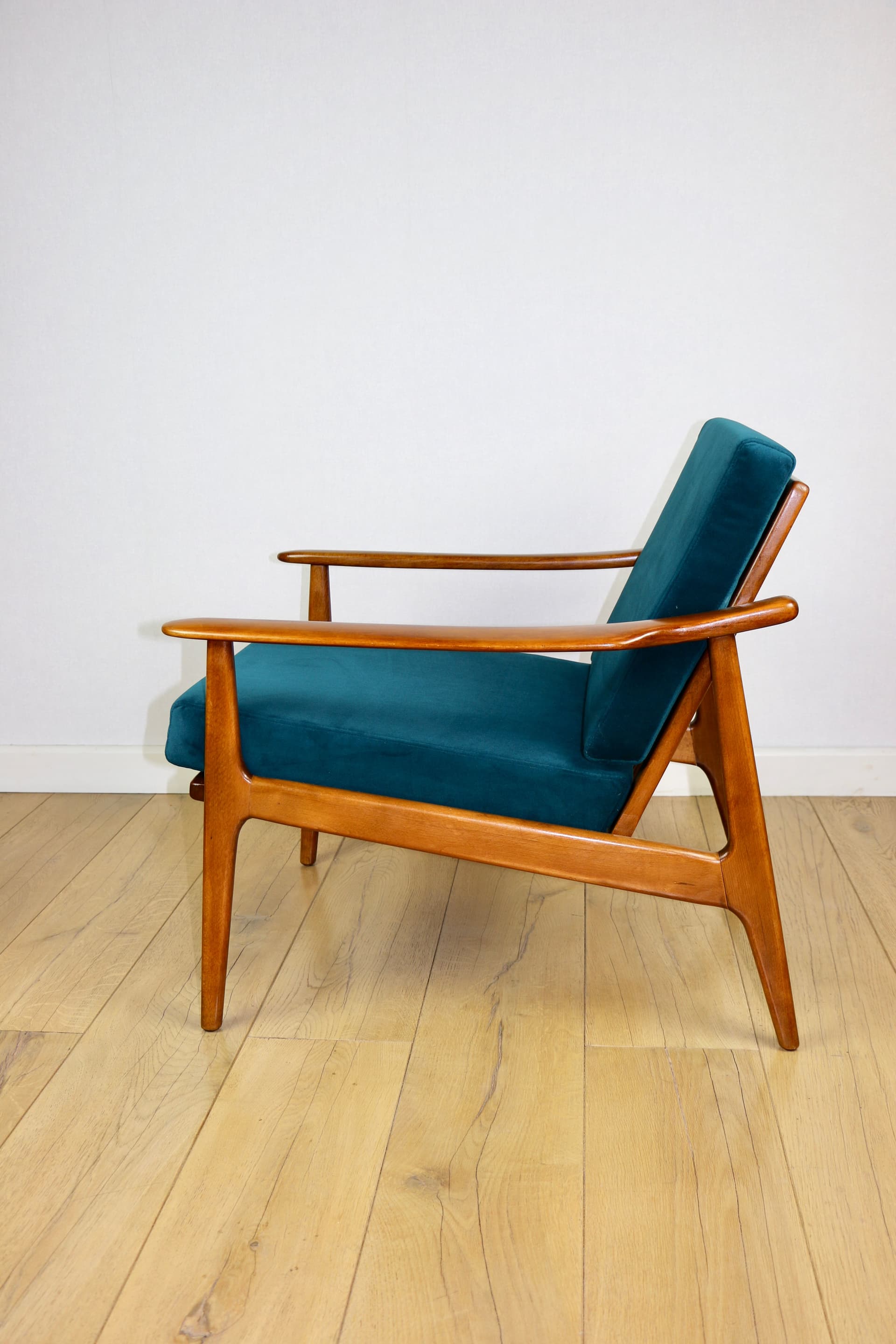 Fotel, zieleń morska velvet, drewno, Dania, lata 70. - 227283