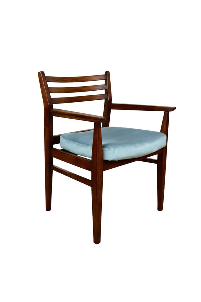 Fotel gabinetowy, velvet niebieski, buk orzechowy, Polska, lata 70. - WYMIARY