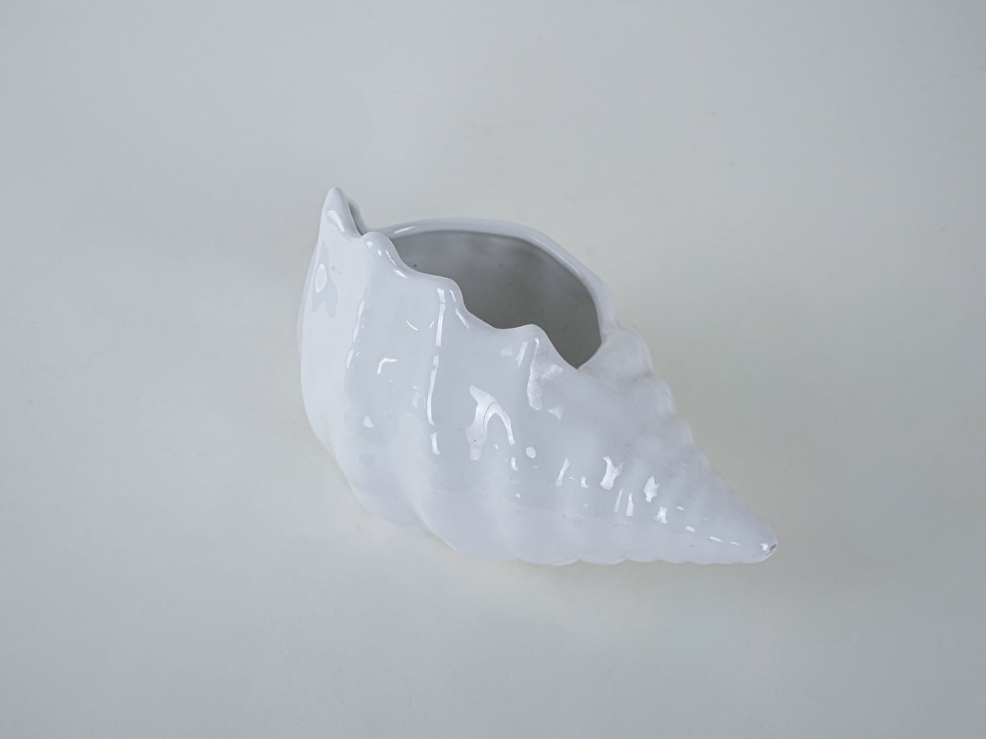 Naczynie muszla, biały, ceramika, Włochy, lata 70. - 227468