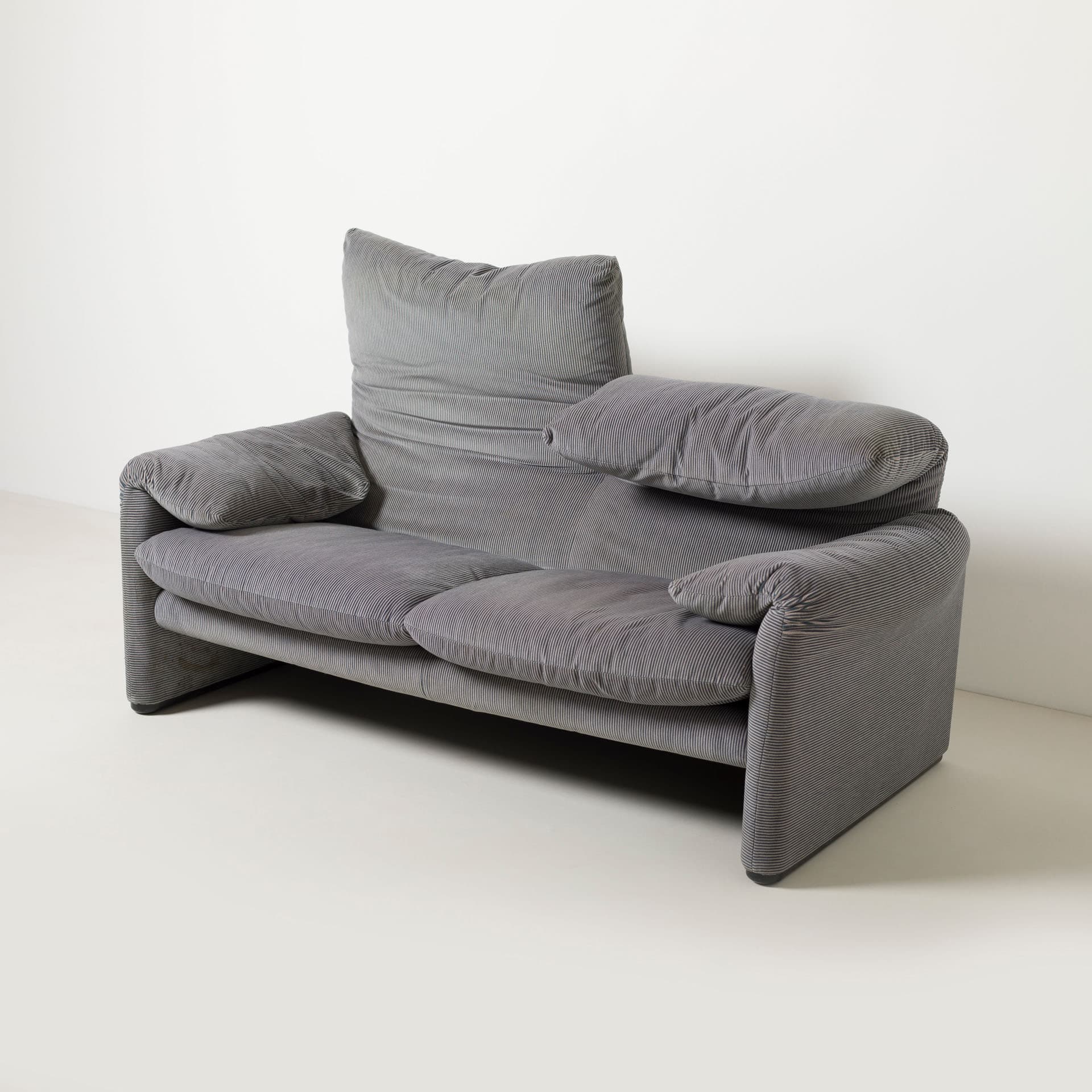 Sofa Maralunga, szary, tkanina, proj. V. Magistretti, Cassina, Włochy, lata 80. - 227668