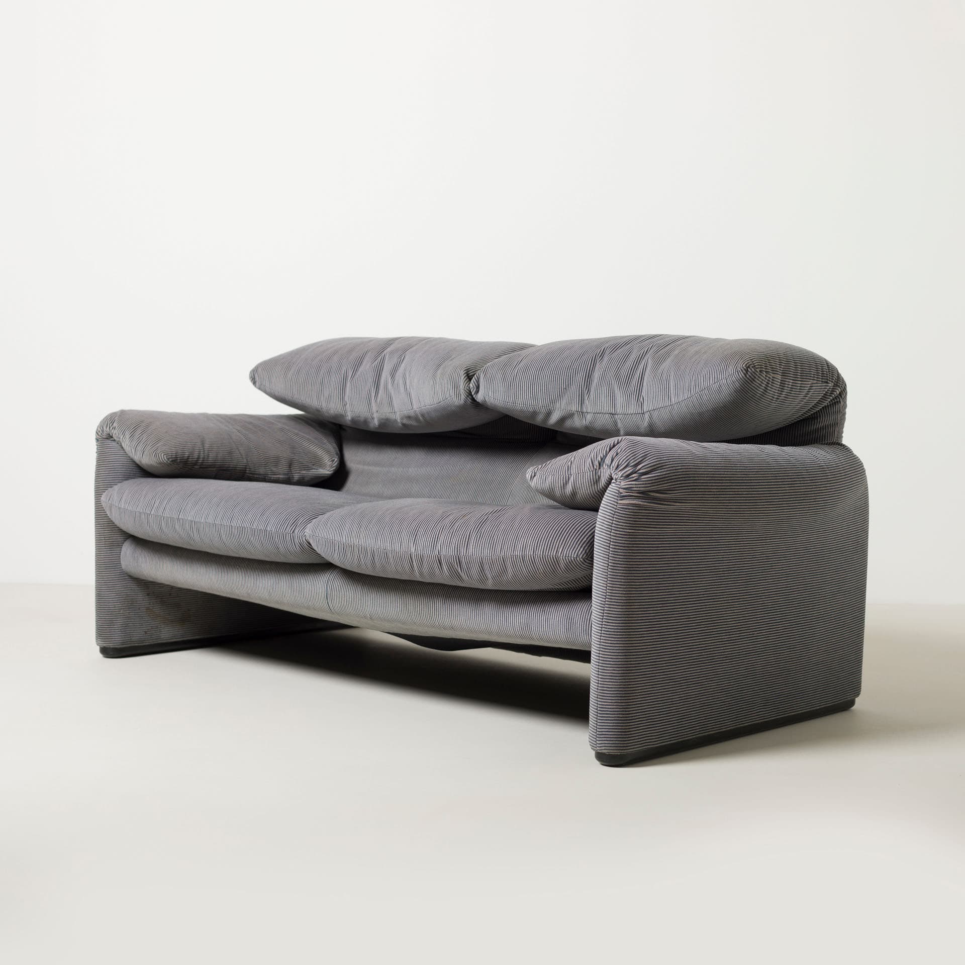 Sofa Maralunga, szary, tkanina, proj. V. Magistretti, Cassina, Włochy, lata 80. - 227669