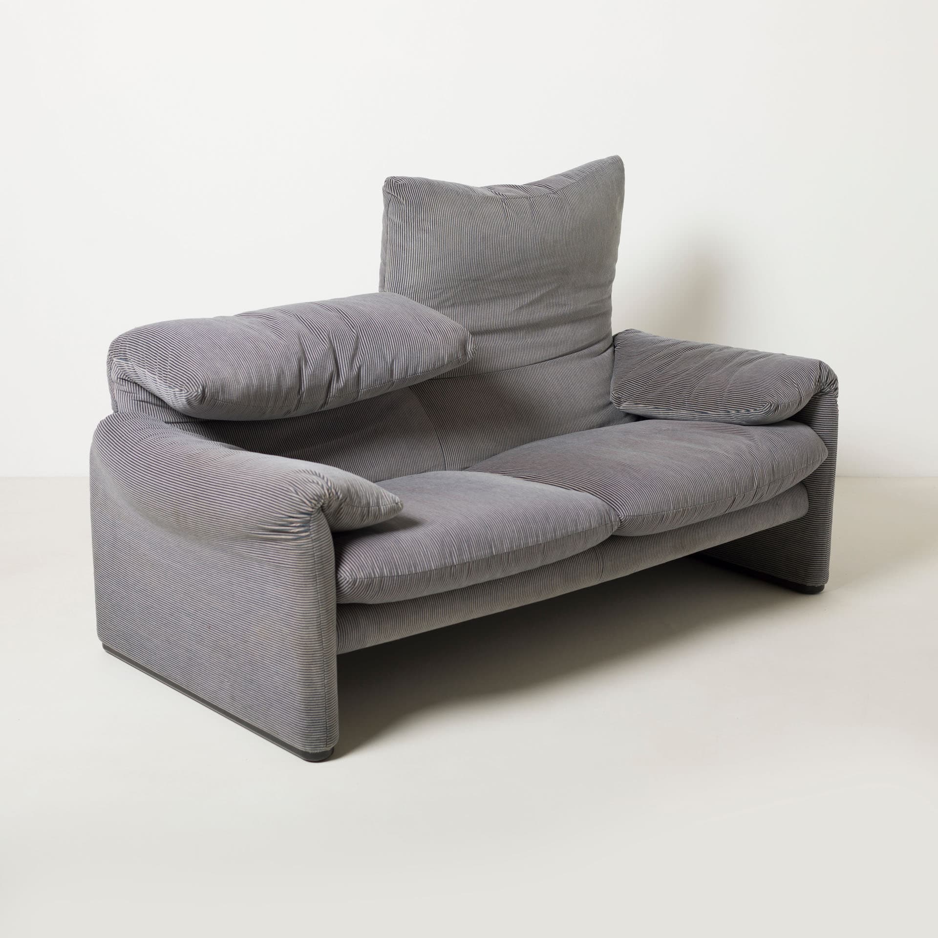 Sofa Maralunga, szary, tkanina, proj. V. Magistretti, Cassina, Włochy, lata 80. - 227670