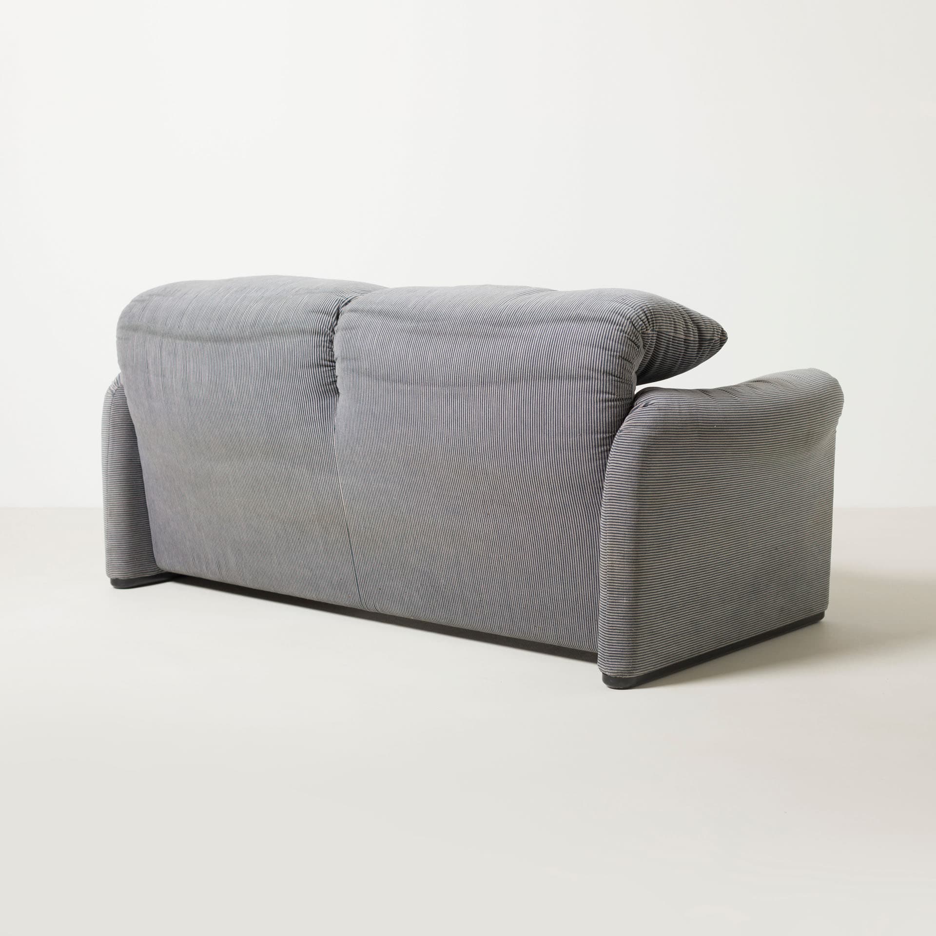 Sofa Maralunga, szary, tkanina, proj. V. Magistretti, Cassina, Włochy, lata 80. - 227672