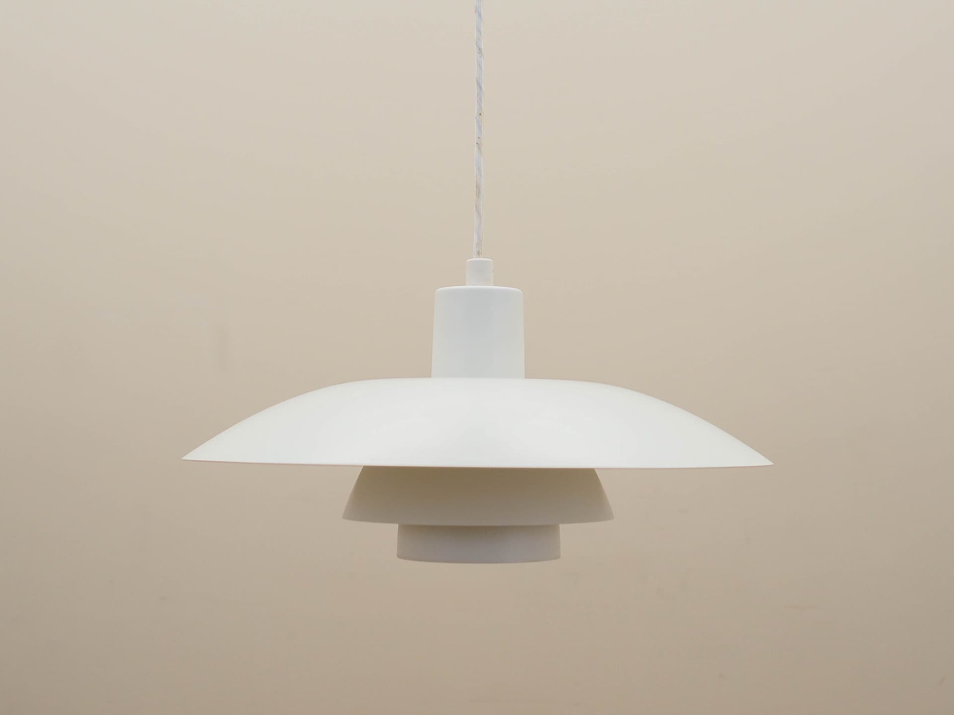 Lampa wisząca PH 4/3, biały, metal, proj. P. Henningsen, Louis Poulsen, Dania, lata 60. - 227770