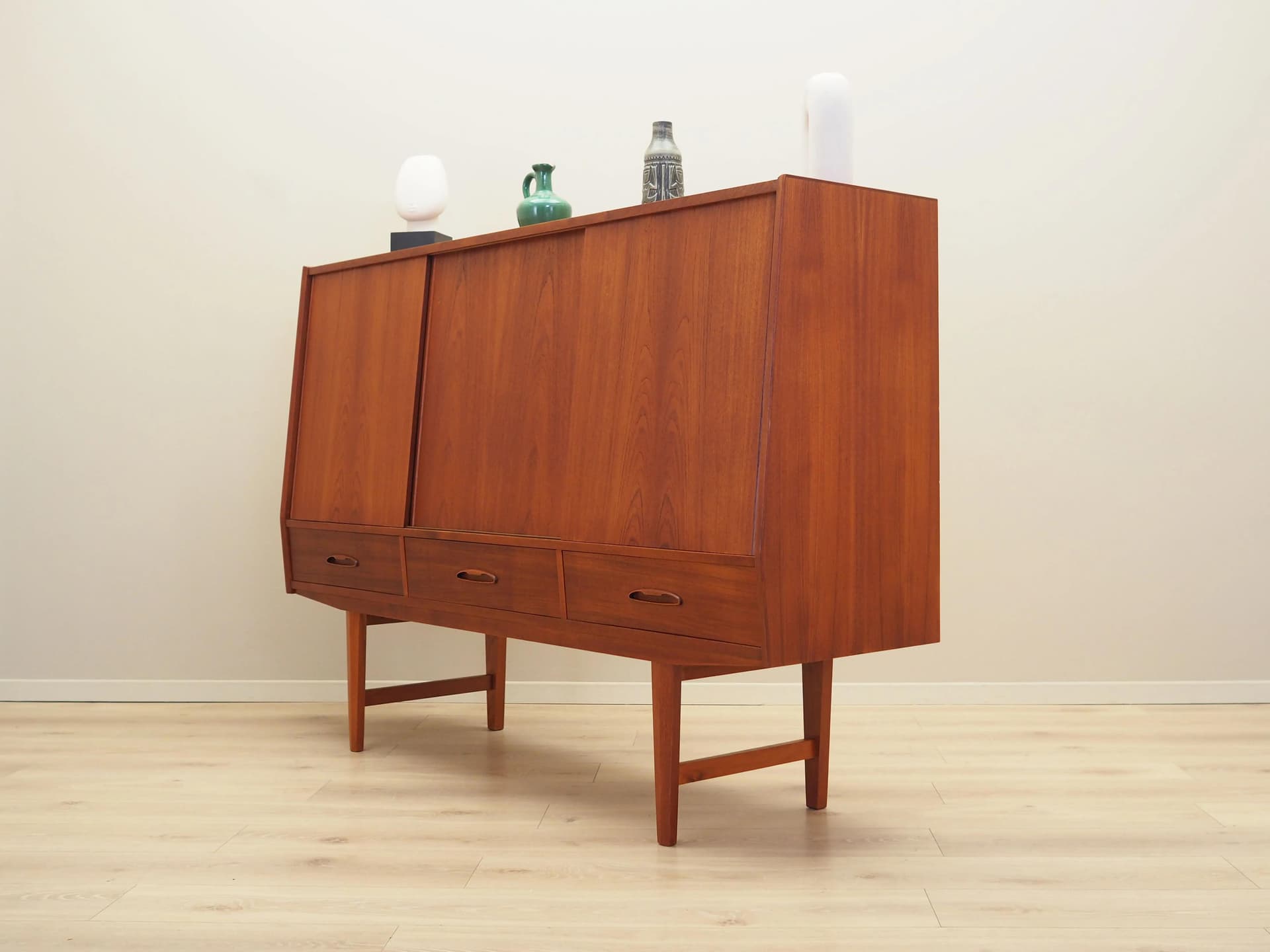 Highboard mid-century, tekowy brązowy, Dania, lata 60. - 16678