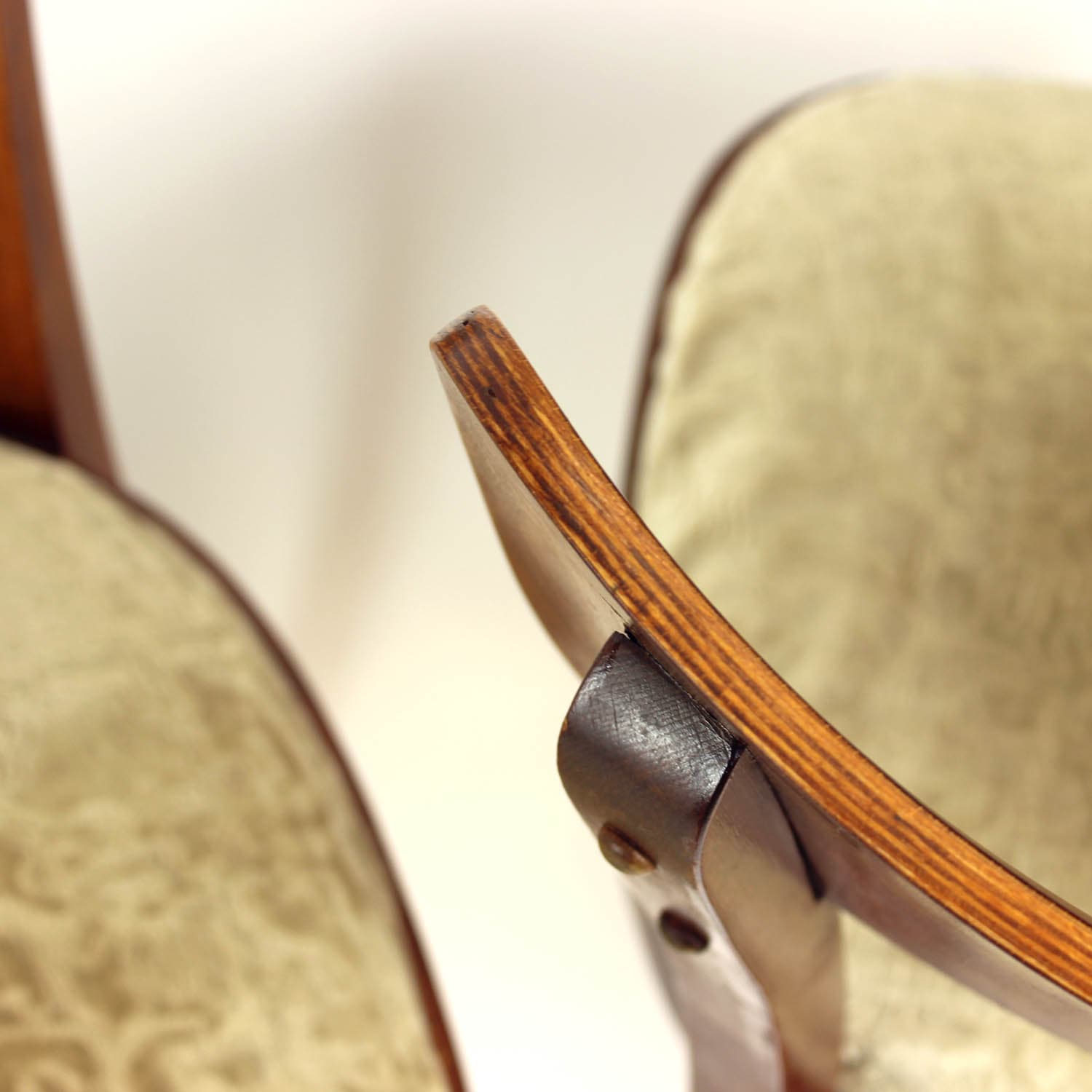 Zestaw czterech krzeseł, dąb brązowy, velvet beżowy, Tatra Nabytok, Czechosłowacja, lata 50. - 227825