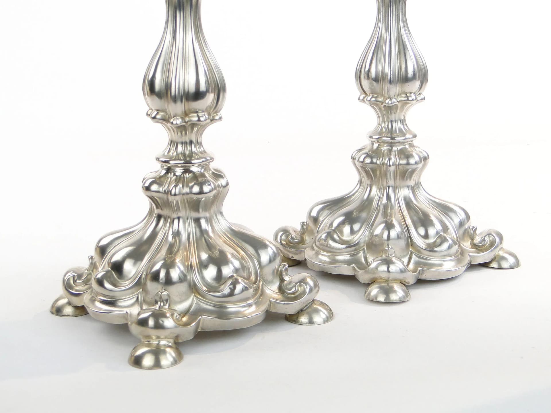 Para świeczników rococo, mosiądz platerowany srebrem, Austria, XIX w. - 16763