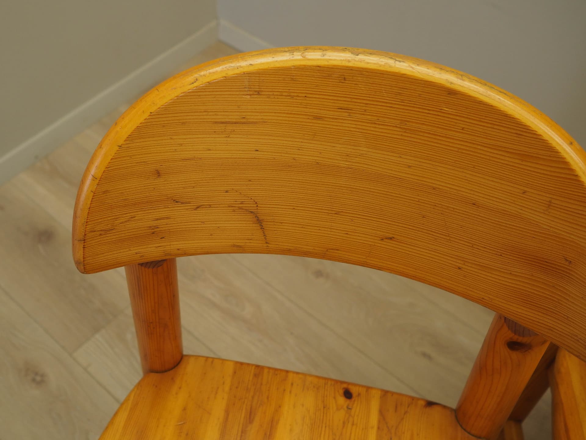 Komplet czterech krzeseł, sosna brązowy, proj. R. Daumiller, Hirtshals, Dania, lata 60. - 227947