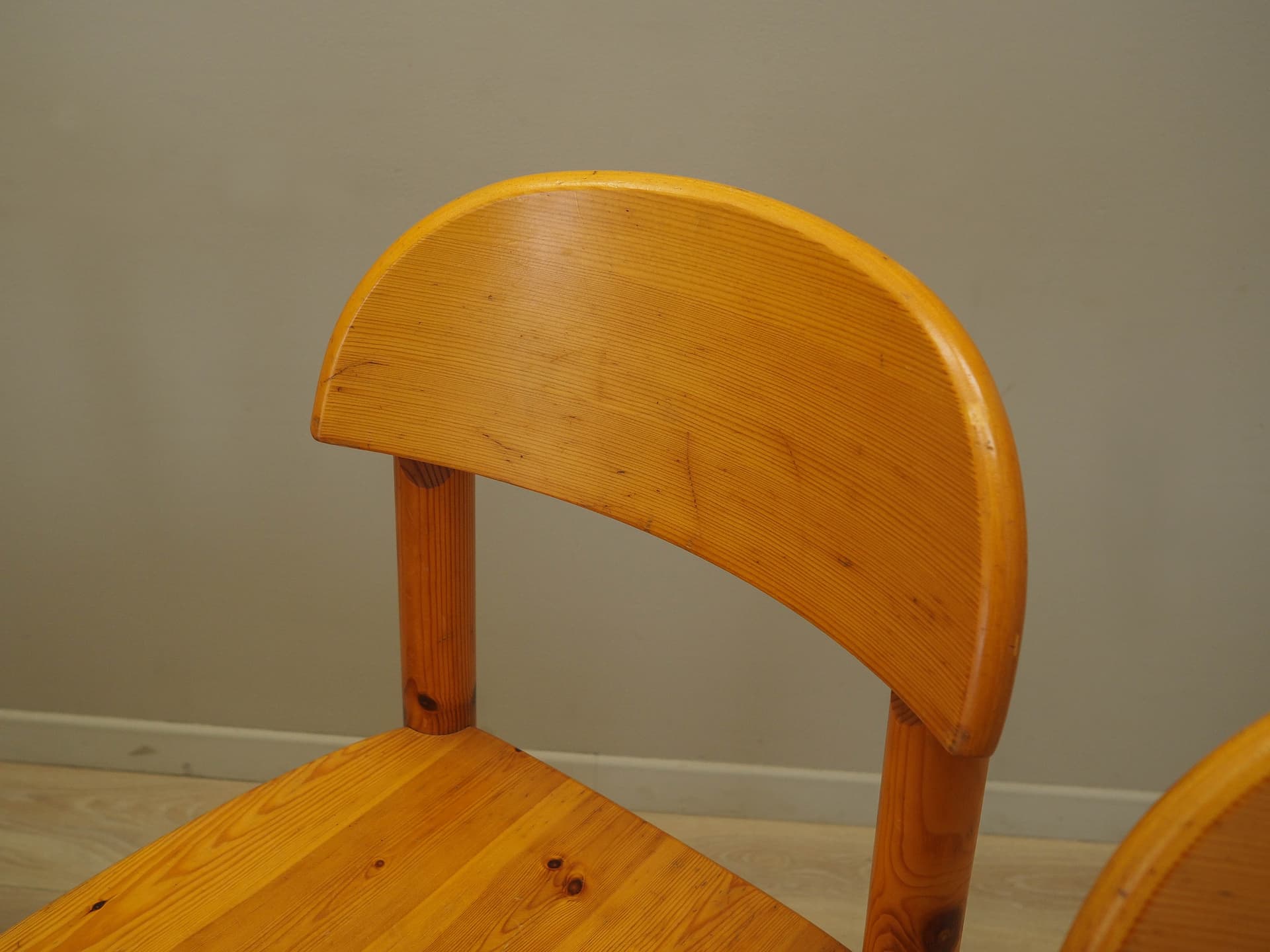 Komplet czterech krzeseł, sosna brązowy, proj. R. Daumiller, Hirtshals, Dania, lata 60. - 227951