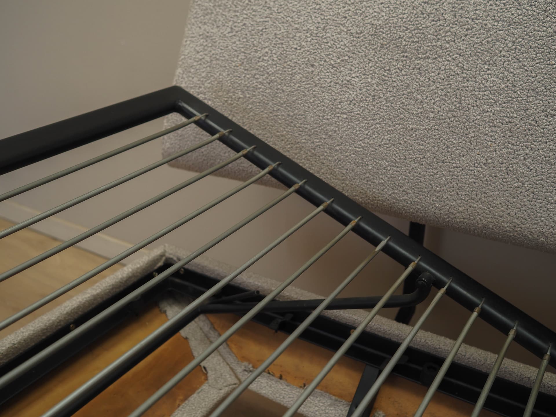 Sofa-leżanka, beżowy, tkanina, metal czarny, Włochy, lata 70. - 227997