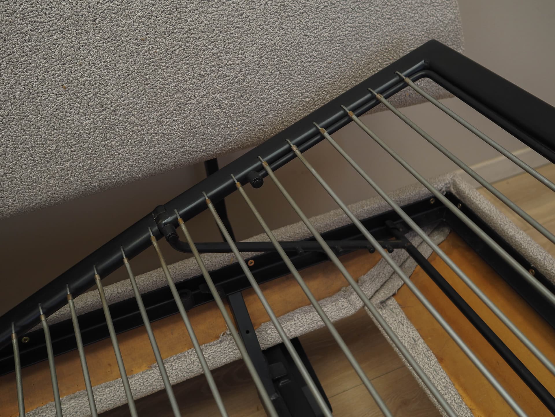 Sofa-leżanka, beżowy, tkanina, metal czarny, Włochy, lata 70. - 227996