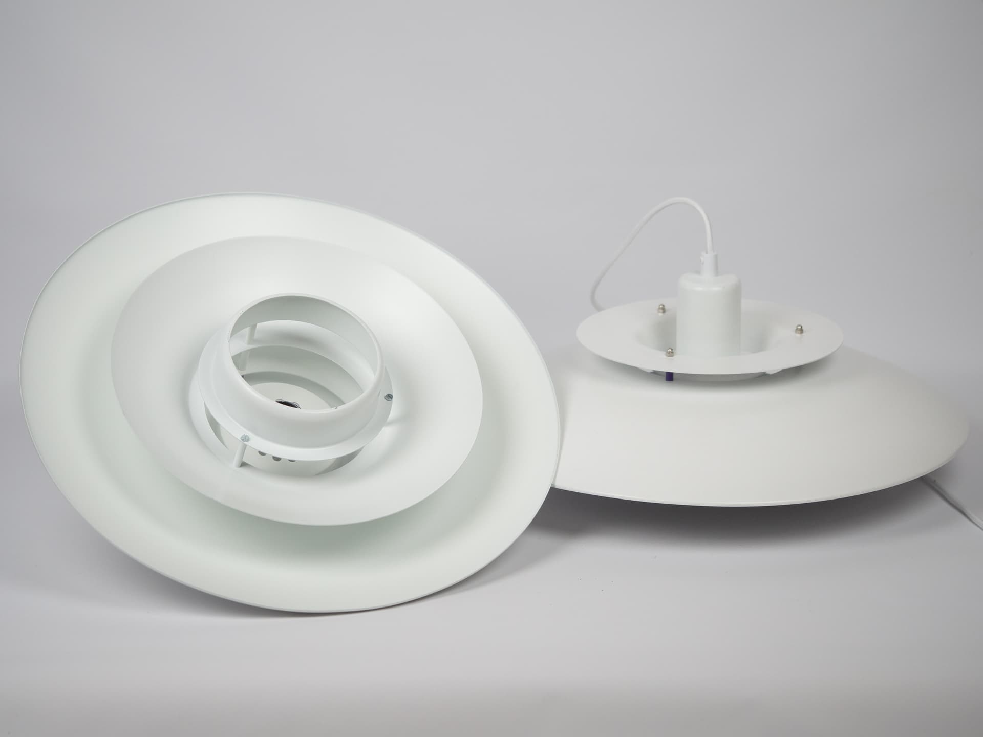 Para lamp wiszących P376, biały, aluminium, proj. J. Kastholm, P. Fabricius, Nordisk Solar, Dania, lata 80. - 228107