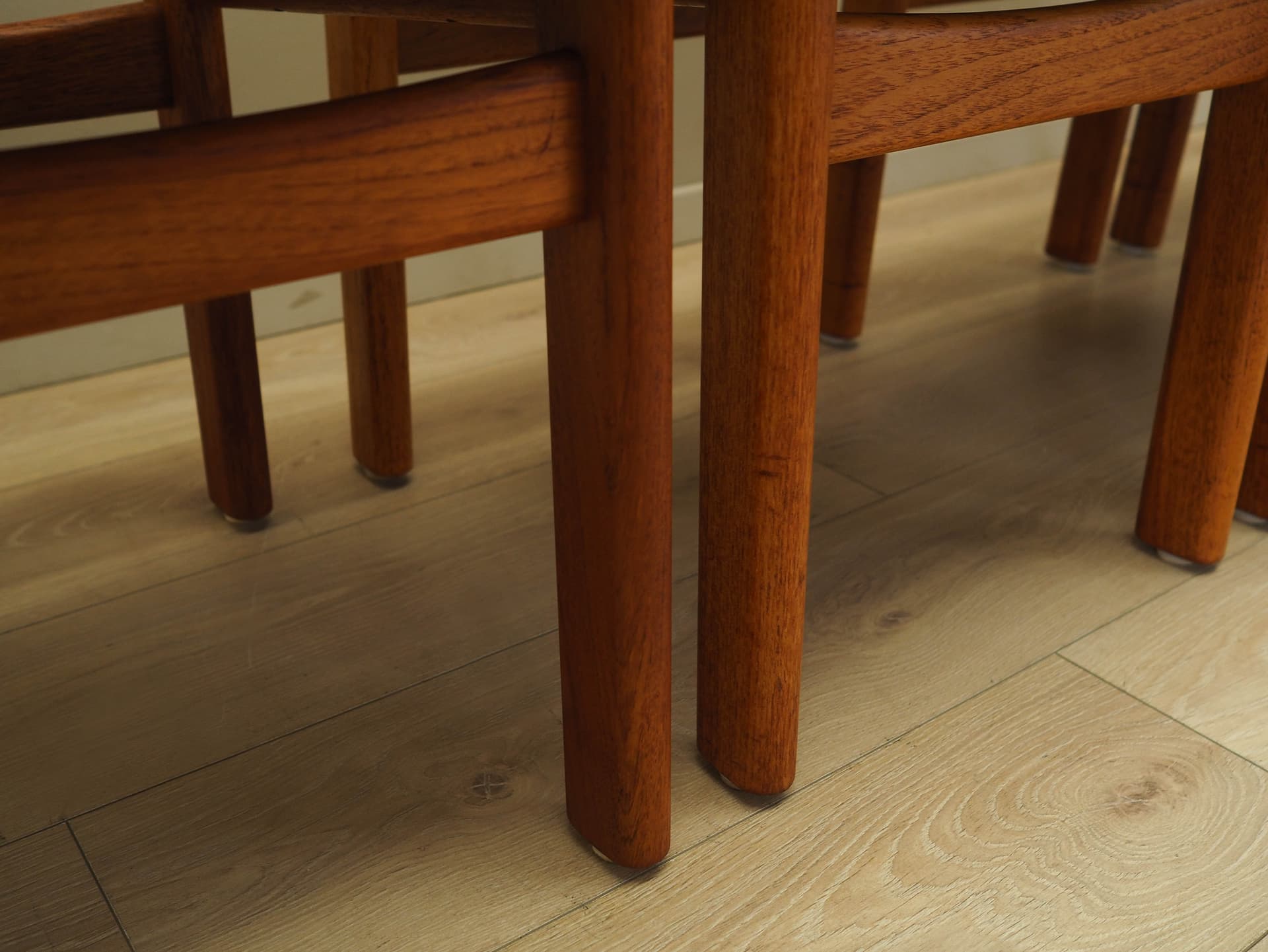 Komplet czterech krzeseł, teak brązowy, proj. N. Koefoed, Glostrup Møbelfabrik, Dania, lata 60. - 228190