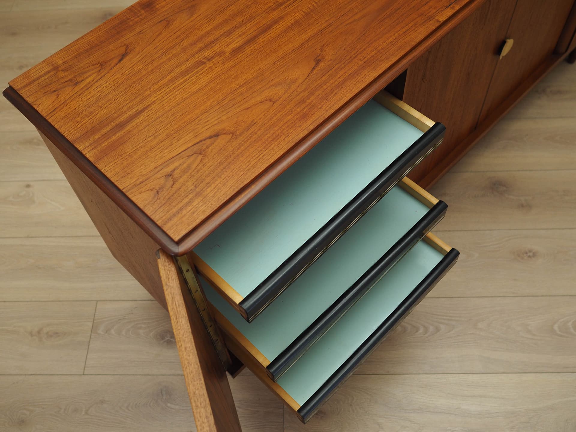 Sideboard, teak brązowy, Dania, lata 70. - 228223