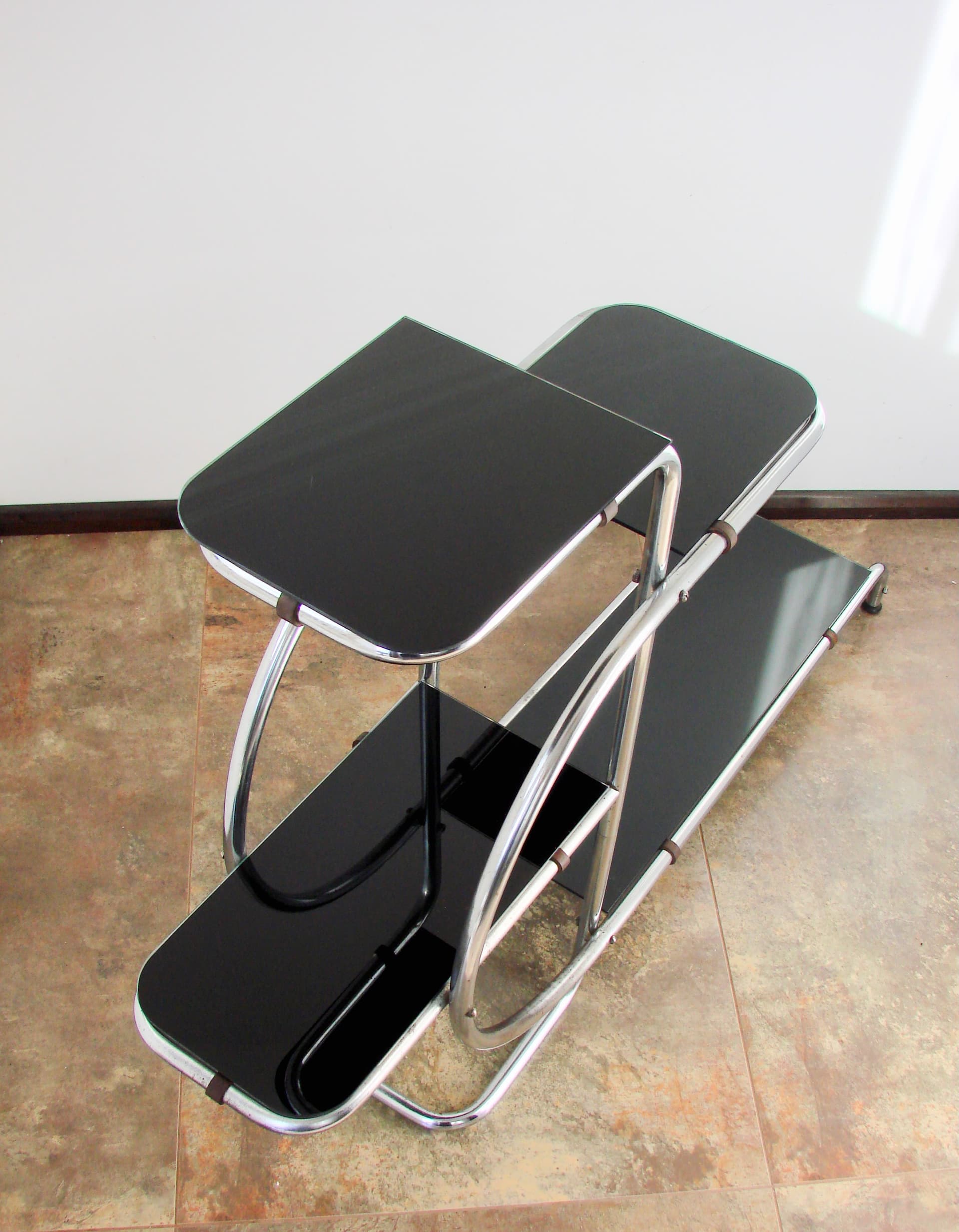 Kwietnik – etażerka, czarne szkło, chrom, proj. E. Guyot, Thonet, lata 30. - 228245