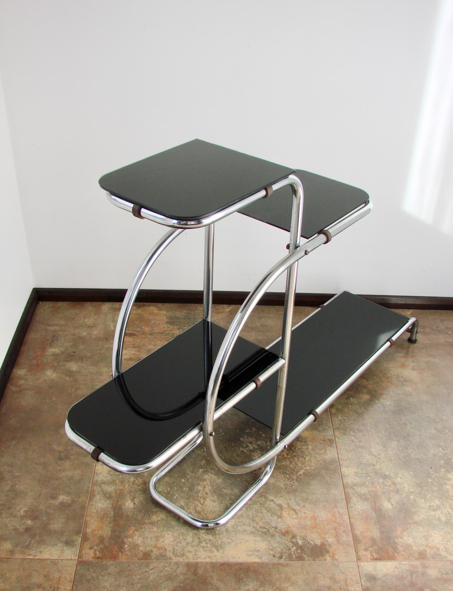 Kwietnik – etażerka, czarne szkło, chrom, proj. E. Guyot, Thonet, lata 30. - 228244