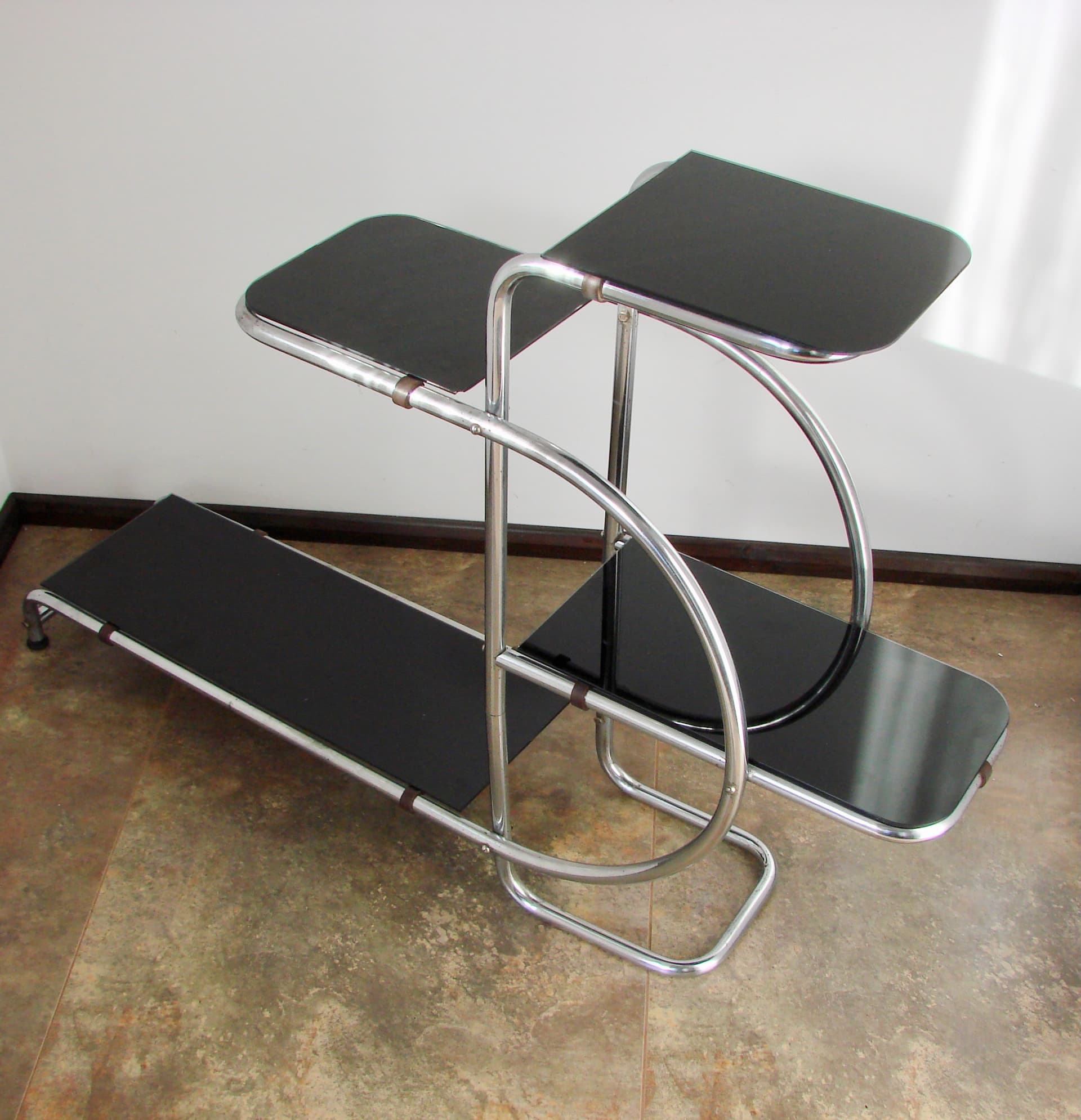 Kwietnik – etażerka, czarne szkło, chrom, proj. E. Guyot, Thonet, lata 30. - 228249