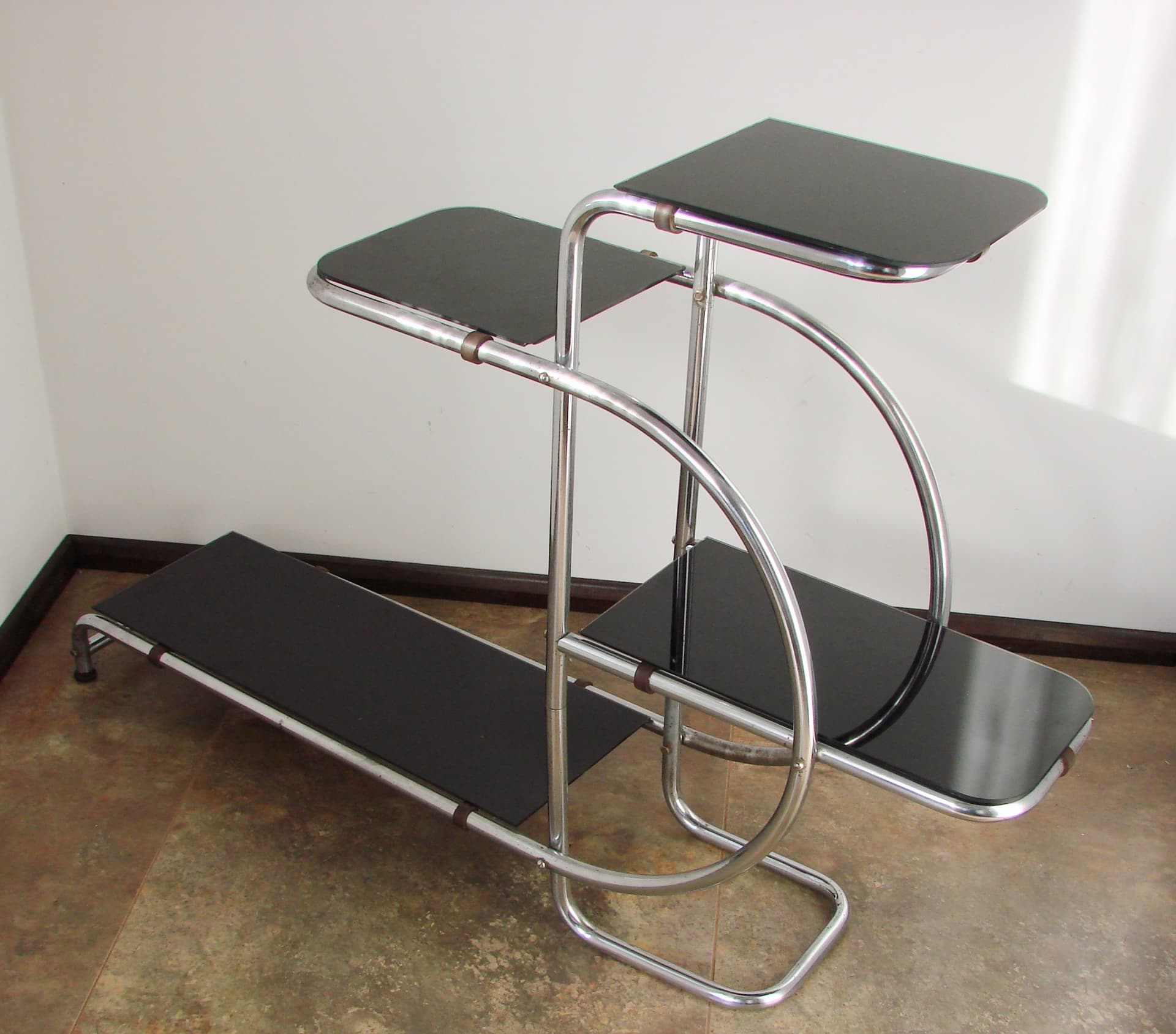 Kwietnik – etażerka, czarne szkło, chrom, proj. E. Guyot, Thonet, lata 30. - 228247