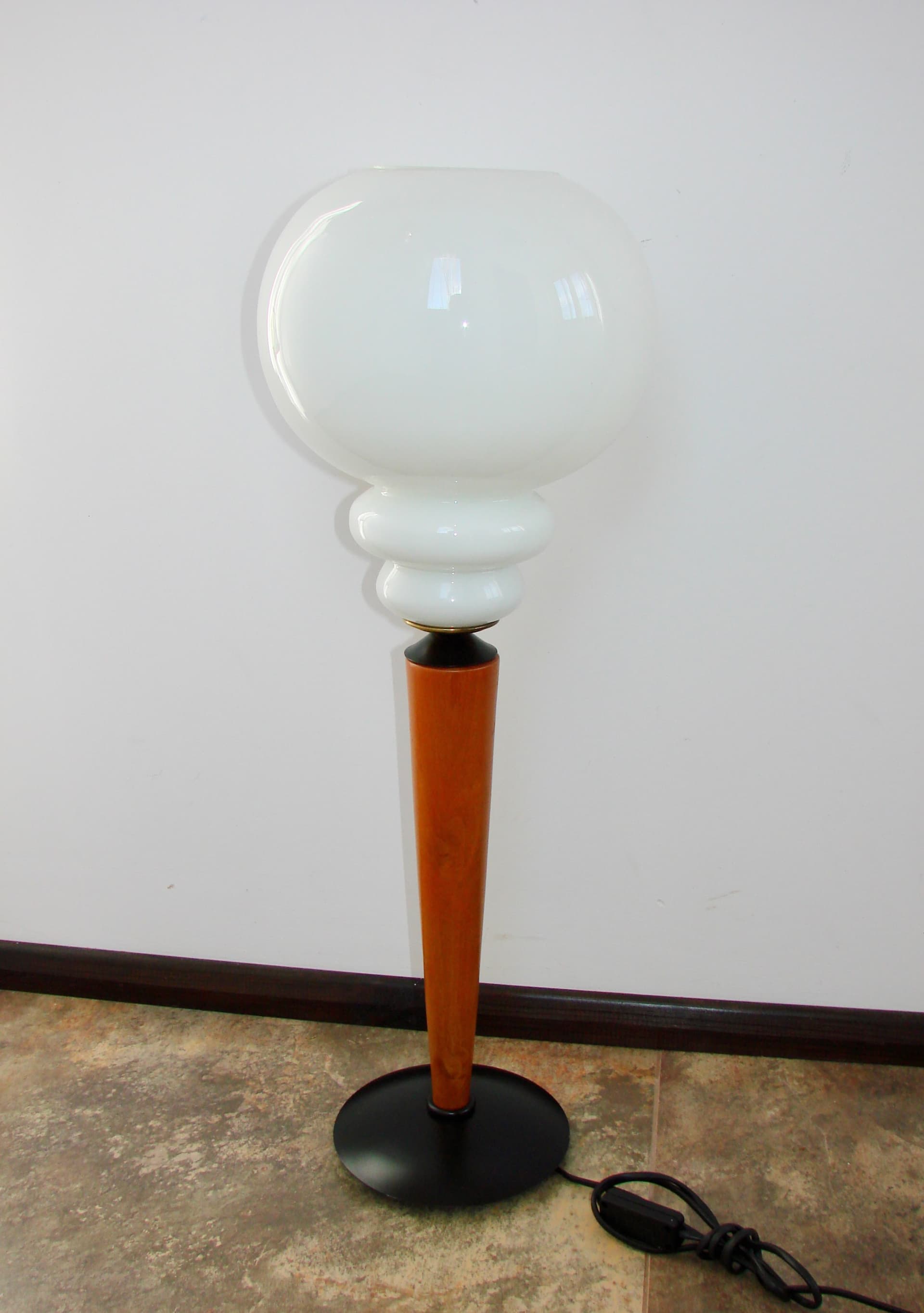 Lampa stołowa modern, szkło białe, drewno, metal, lata 70. - 228263