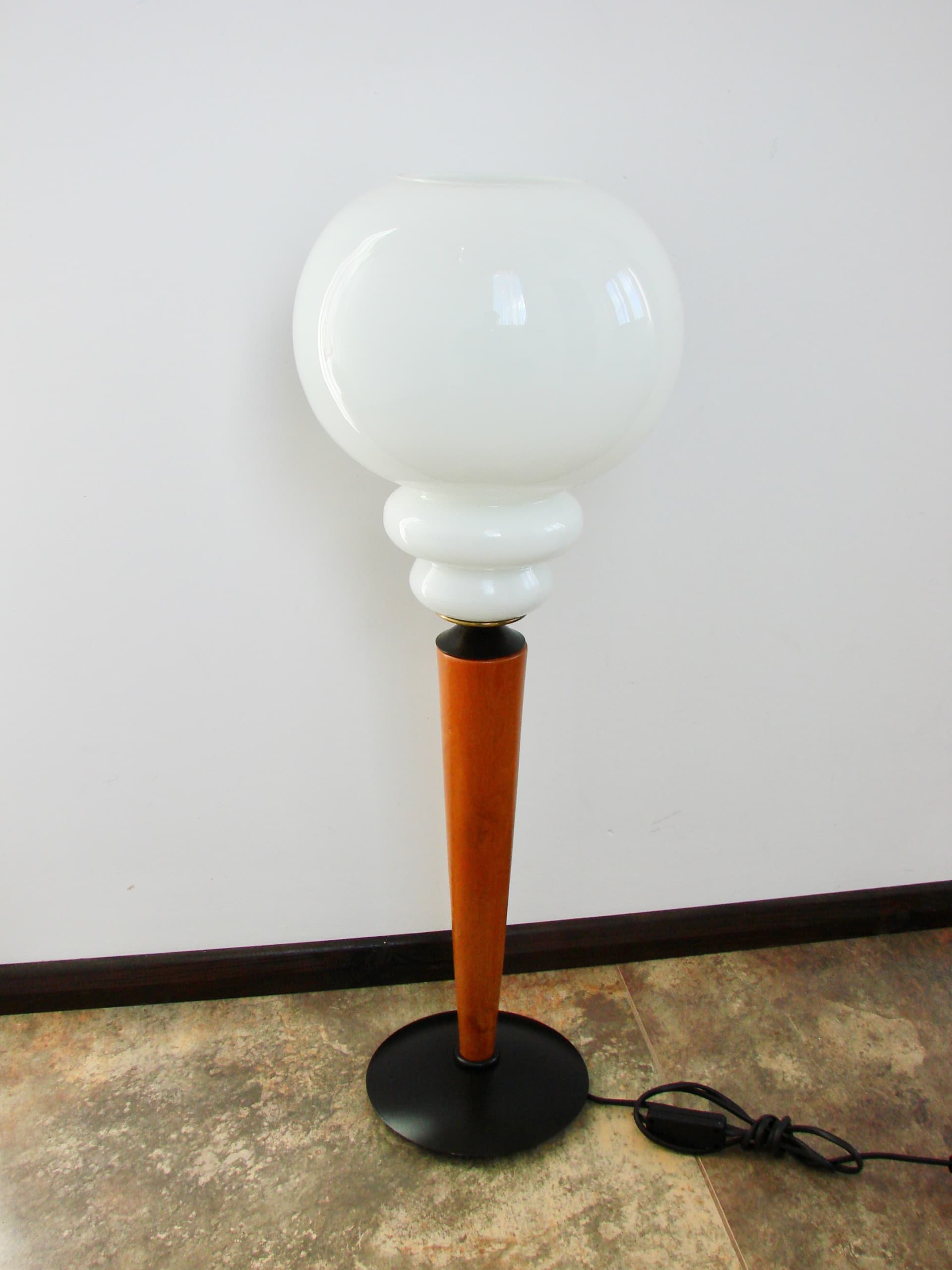 Lampa stołowa modern, szkło białe, drewno, metal, lata 70. - 228260